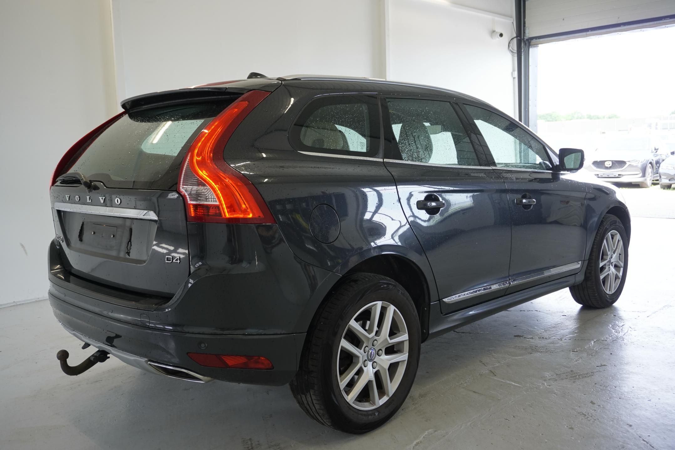 Volvo XC60, 2,0 D4 AUTOMAT - fotka 5