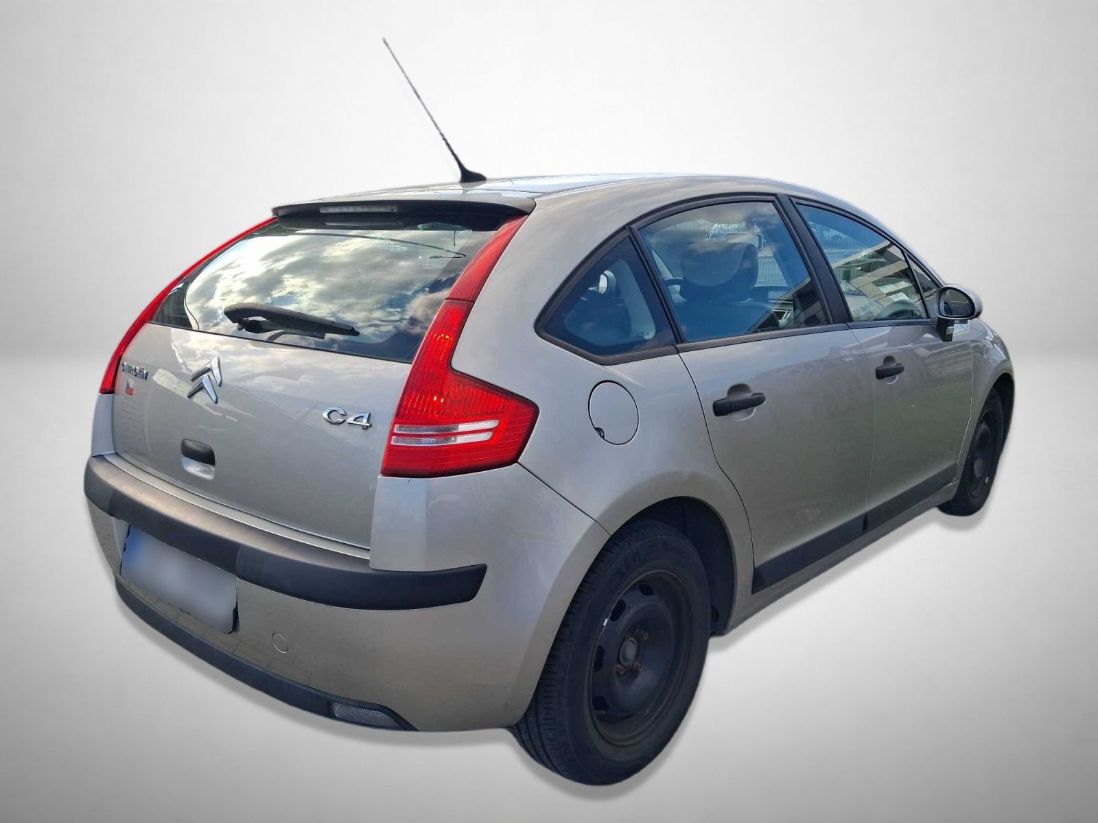 Citroën C4, 1.4 16V, po STK, rezervace - fotka 2