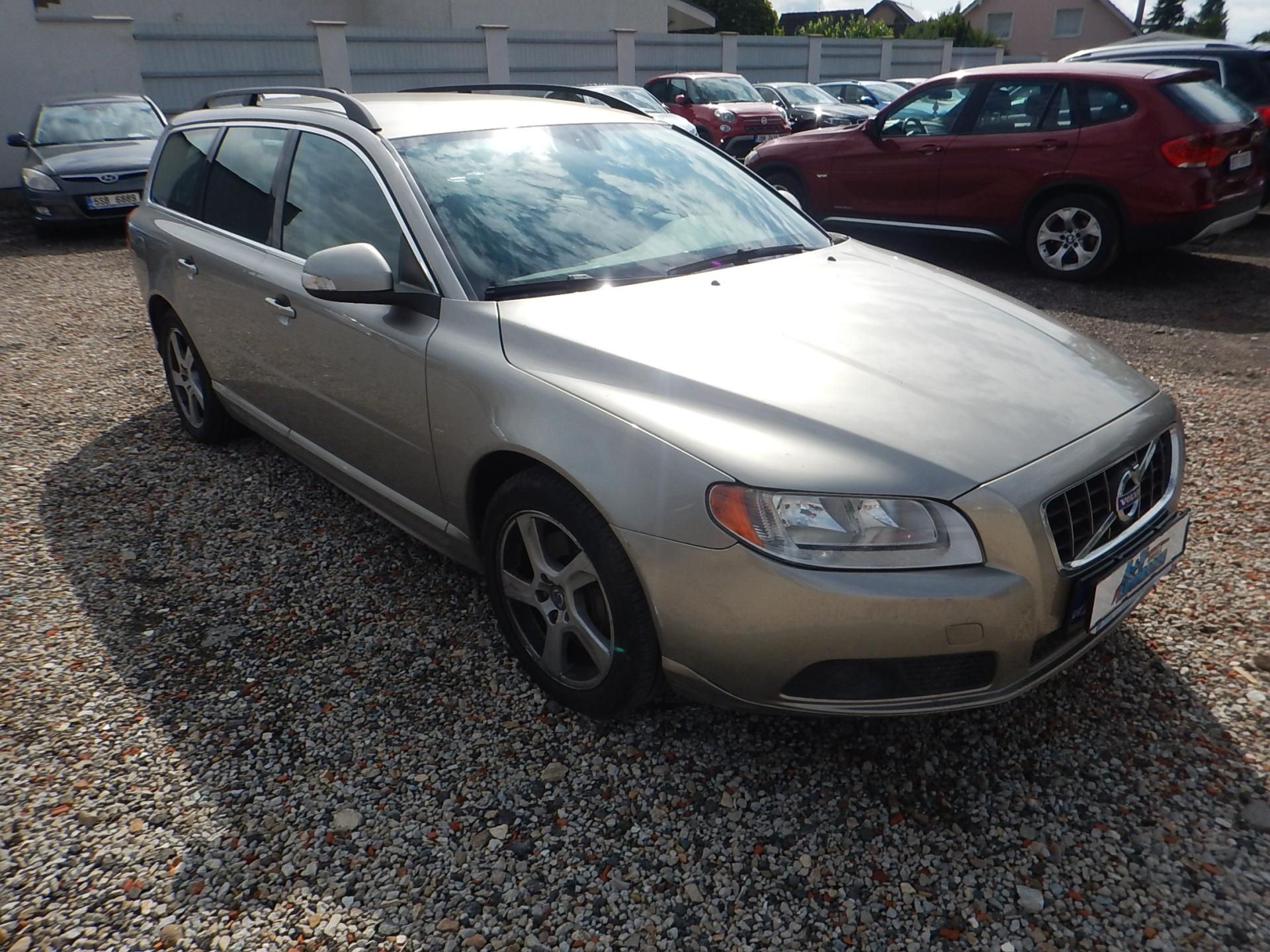 Volvo V70, D3 2.0 D, AUT, 120 kW - fotka 4