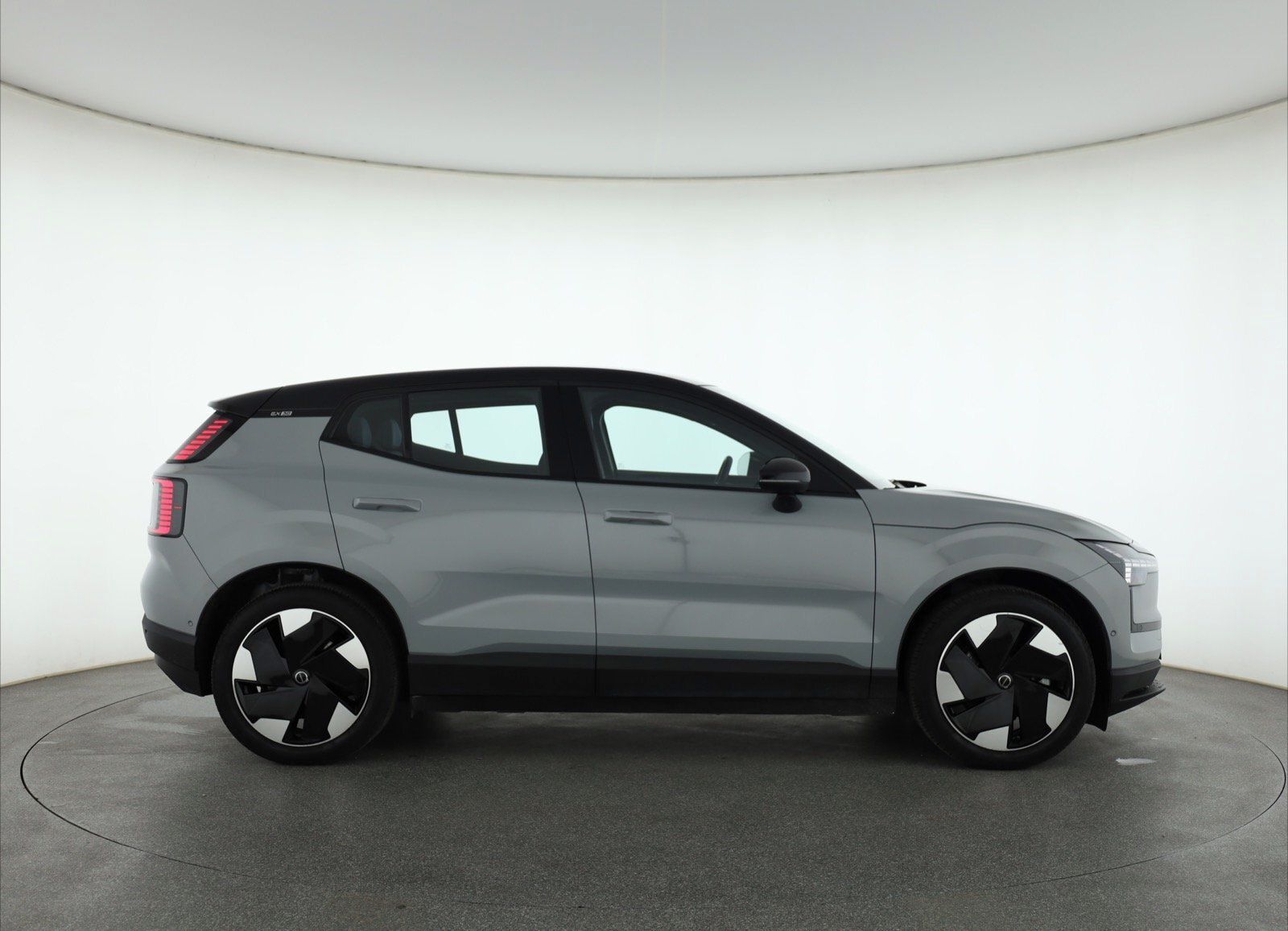 Volvo EX30, 69kWh Single Motor, SoH 97% - fotka 6