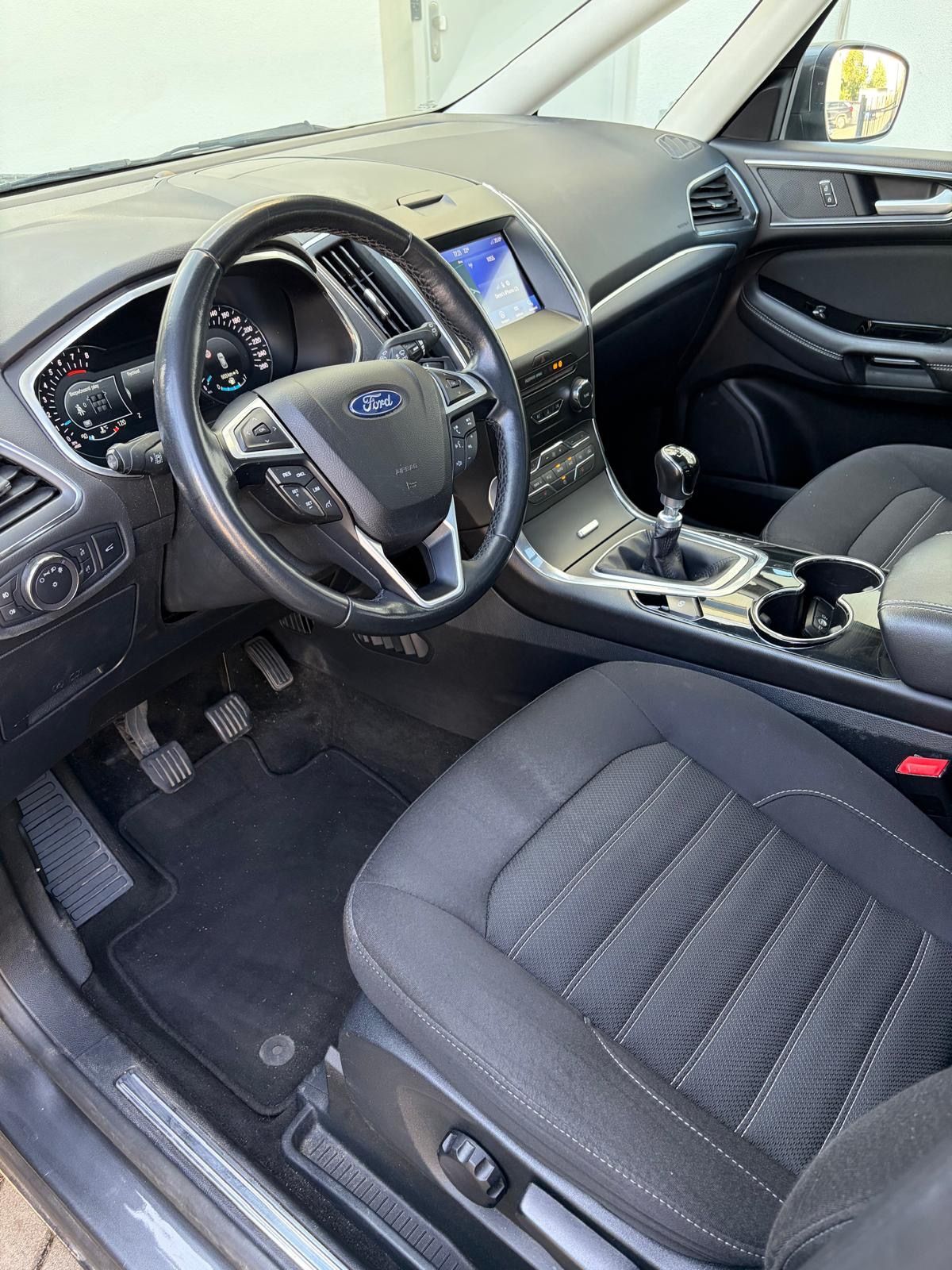 Ford Galaxy, Titanium 1.5 EcoBoost, 7míst - fotka 4
