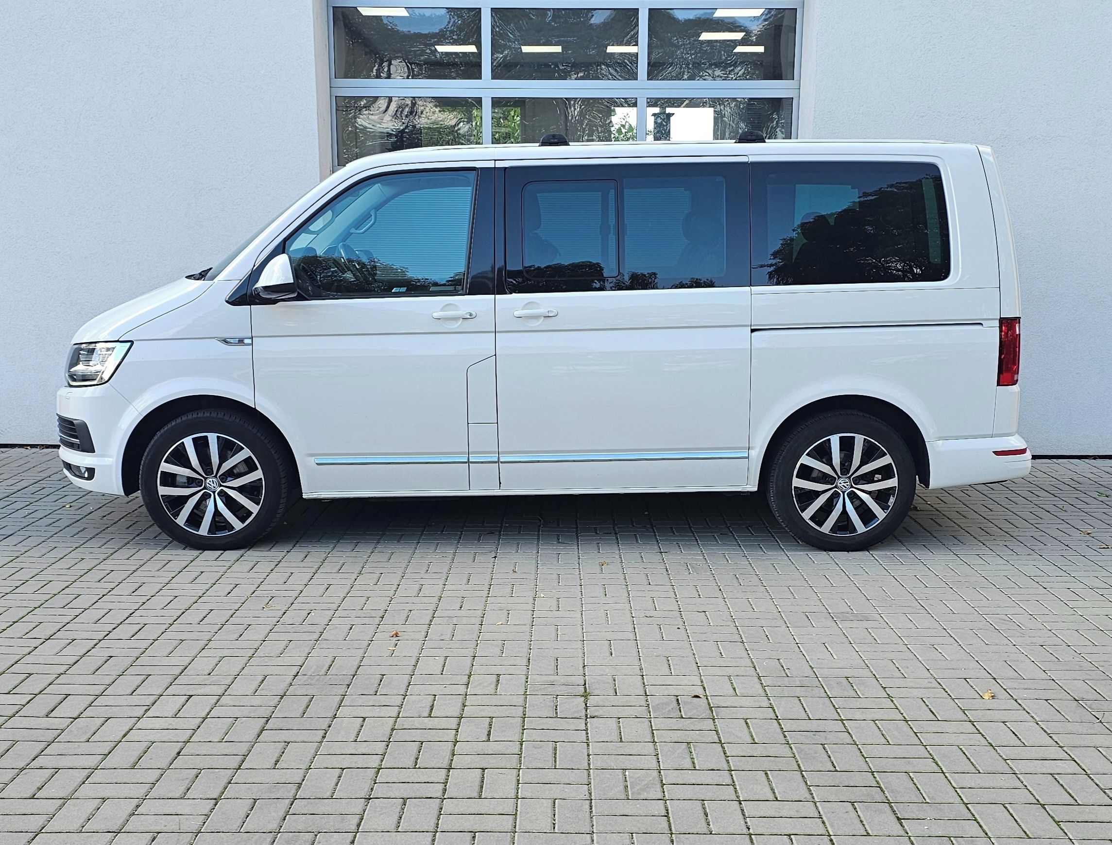 Volkswagen Multivan, 2.0TDI Highline 4Motion - fotka 4