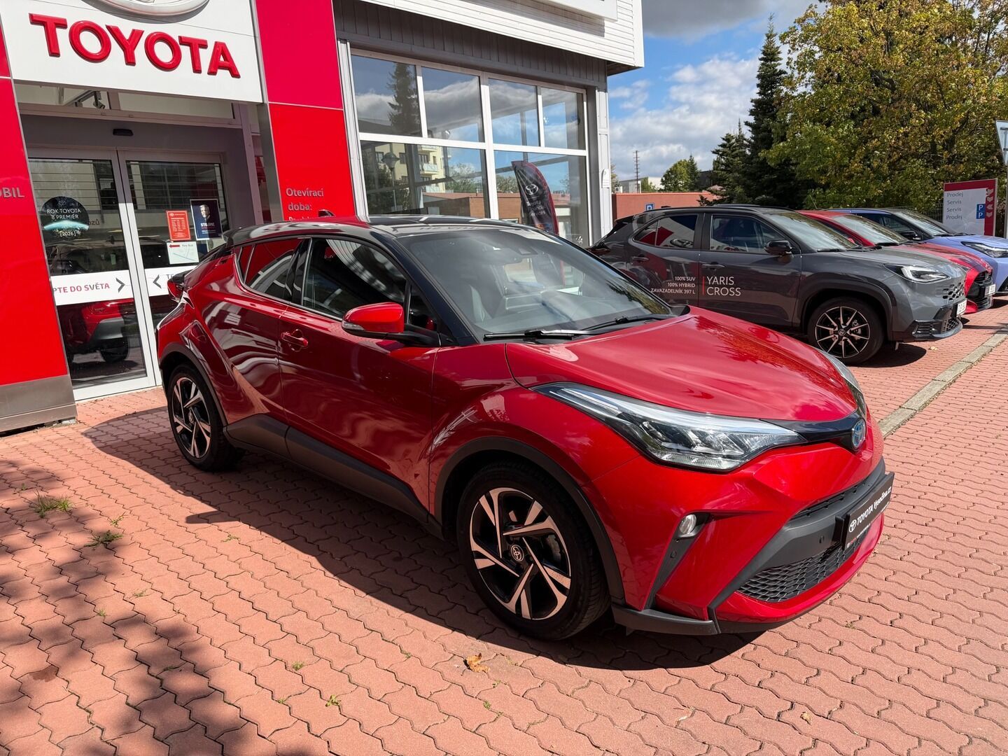 Toyota C-HR, 1.8 hybrid e-CVT Style, tažné - fotka 3