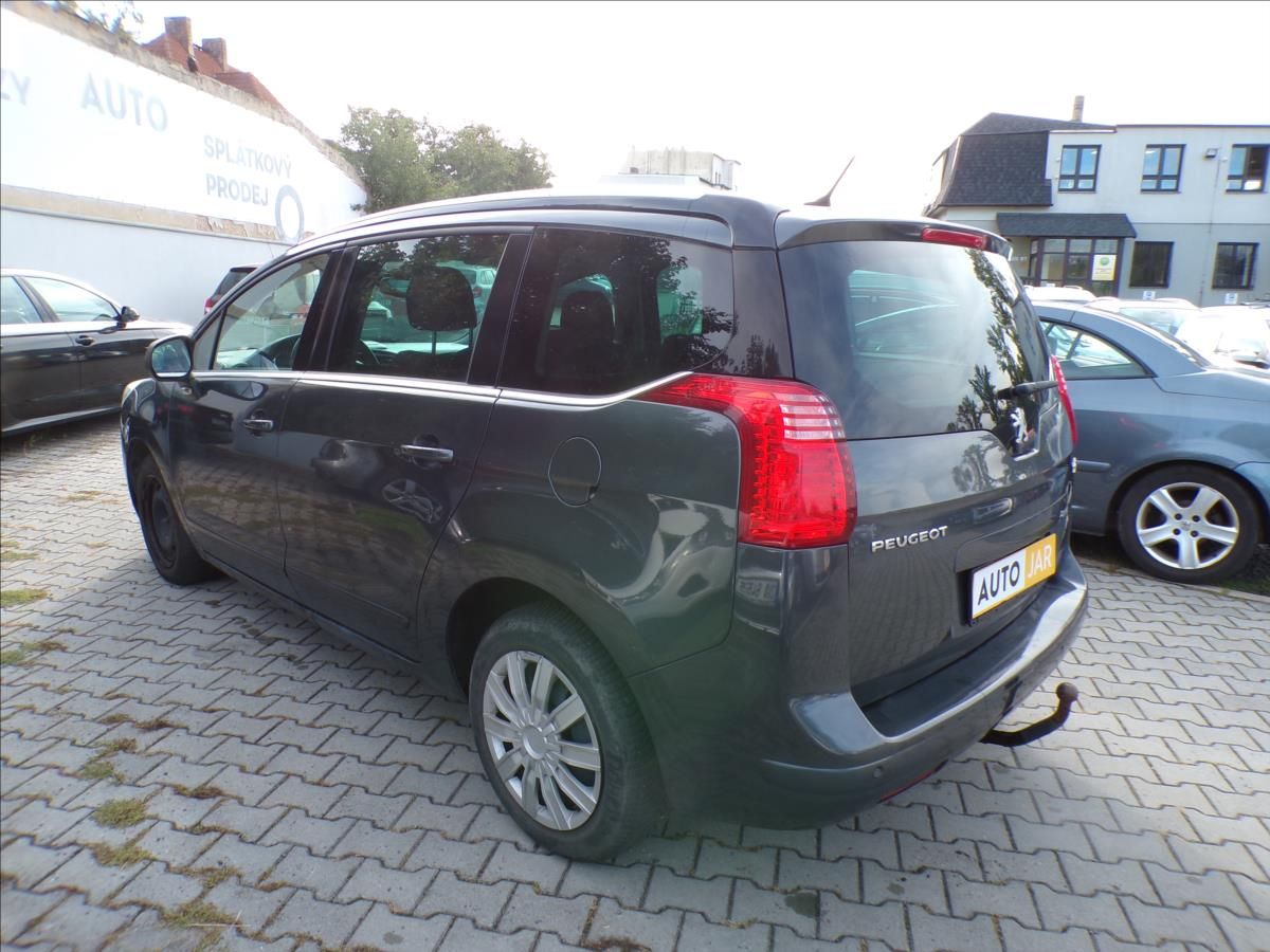 Peugeot 5008, 1,6 TURBO  PANORAMA,TAŽNÉ ZAŘÍ - fotka 4