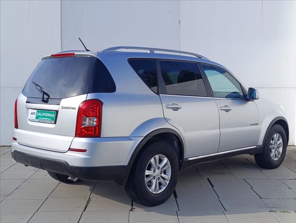 SsangYong Rexton, 2,0 RX200 7MÍST TEMPOMAT - fotka 6