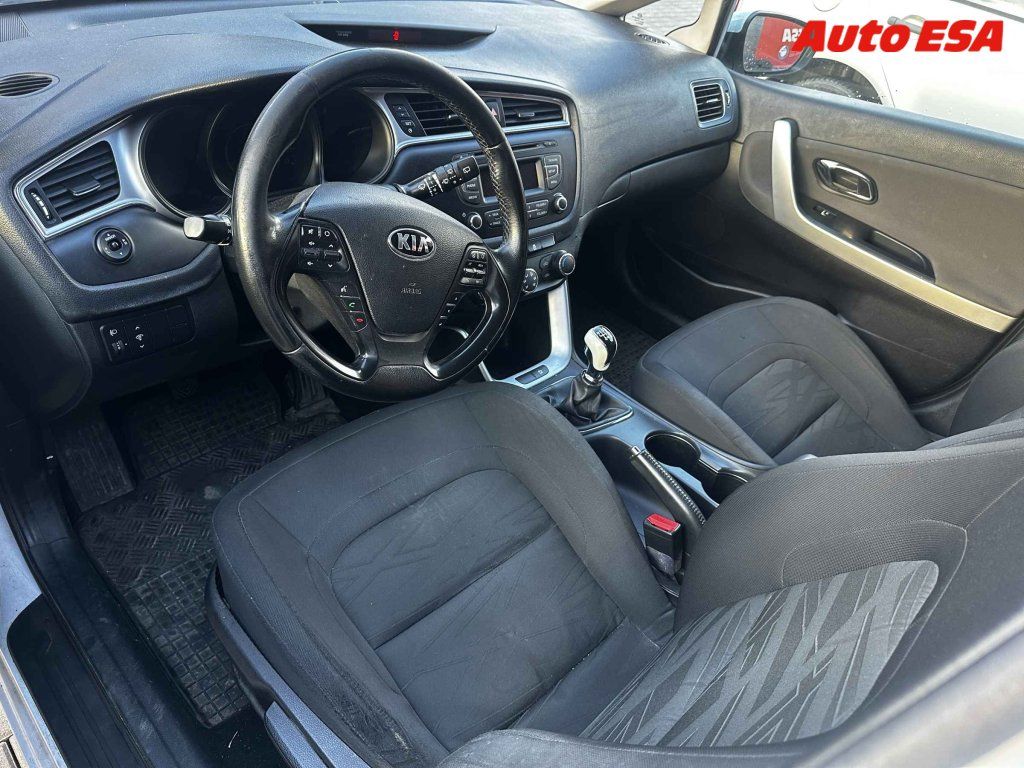 Kia Cee´d, 1.6i,1.maj,ČR - fotka 3