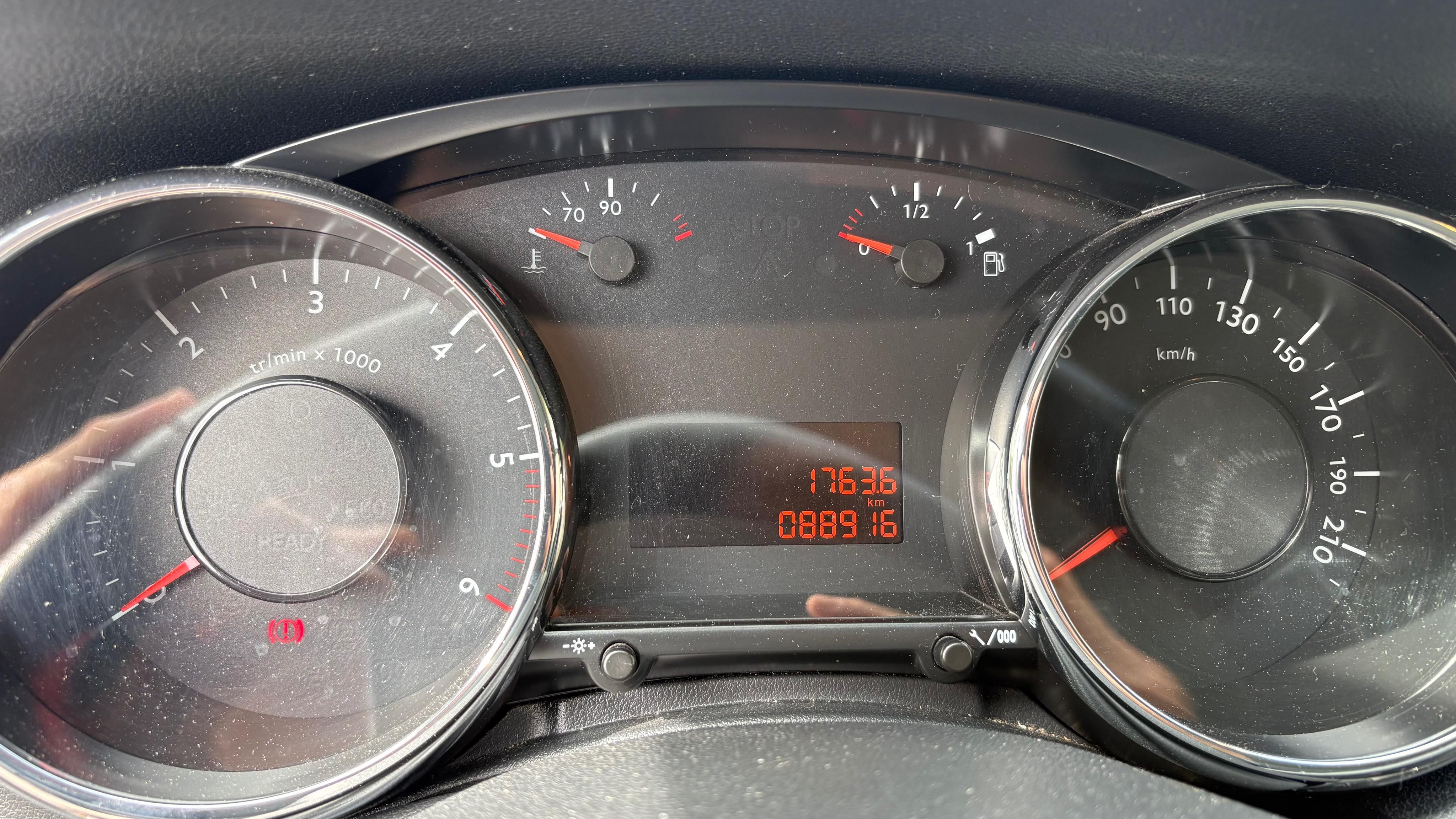 Peugeot 5008, Peugeot 5008 1.6HDI 88KW 2015 - fotka 6