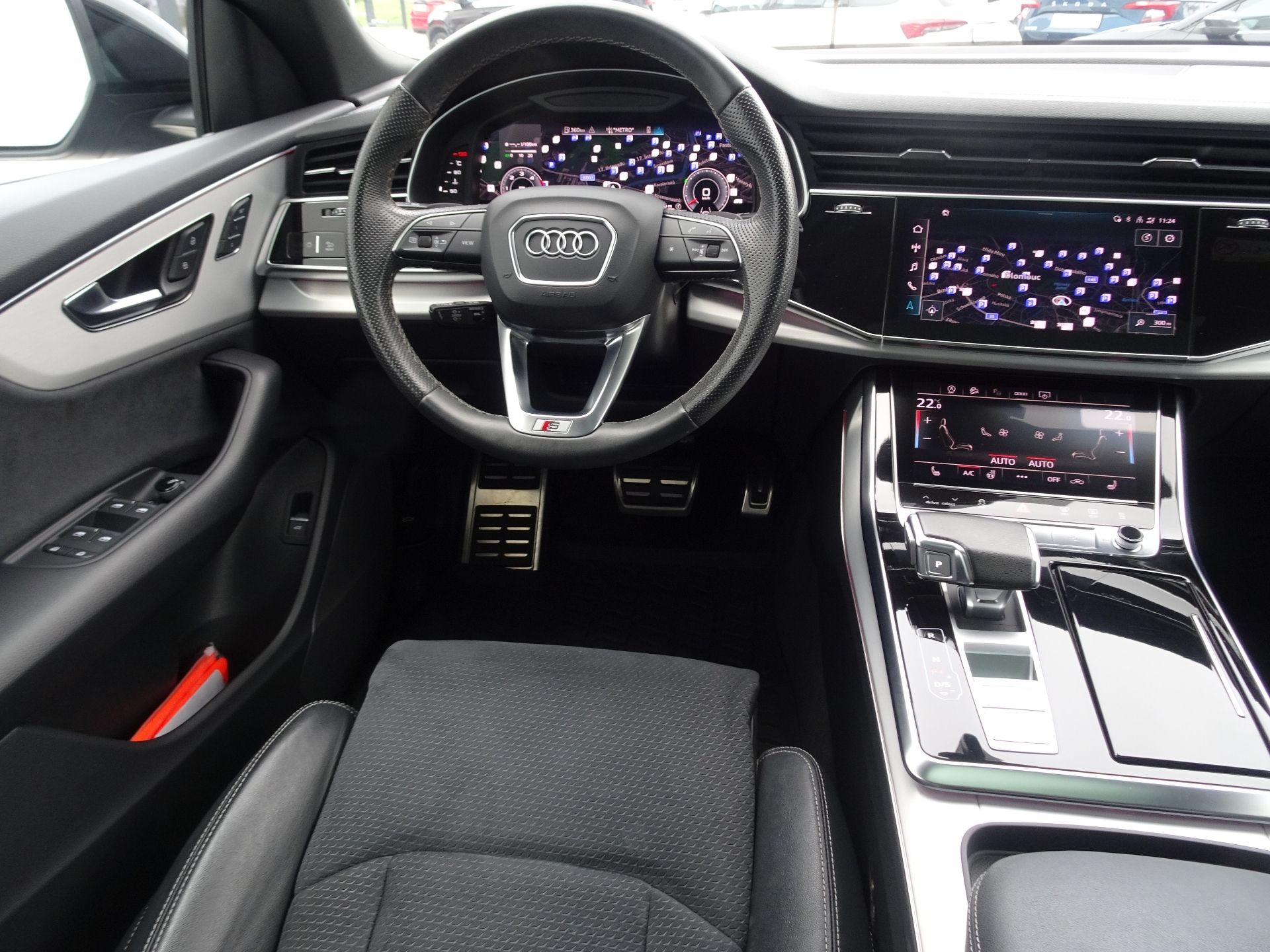 Audi Q8, 45TDI Quattro Tiptronic S-line - fotka 5