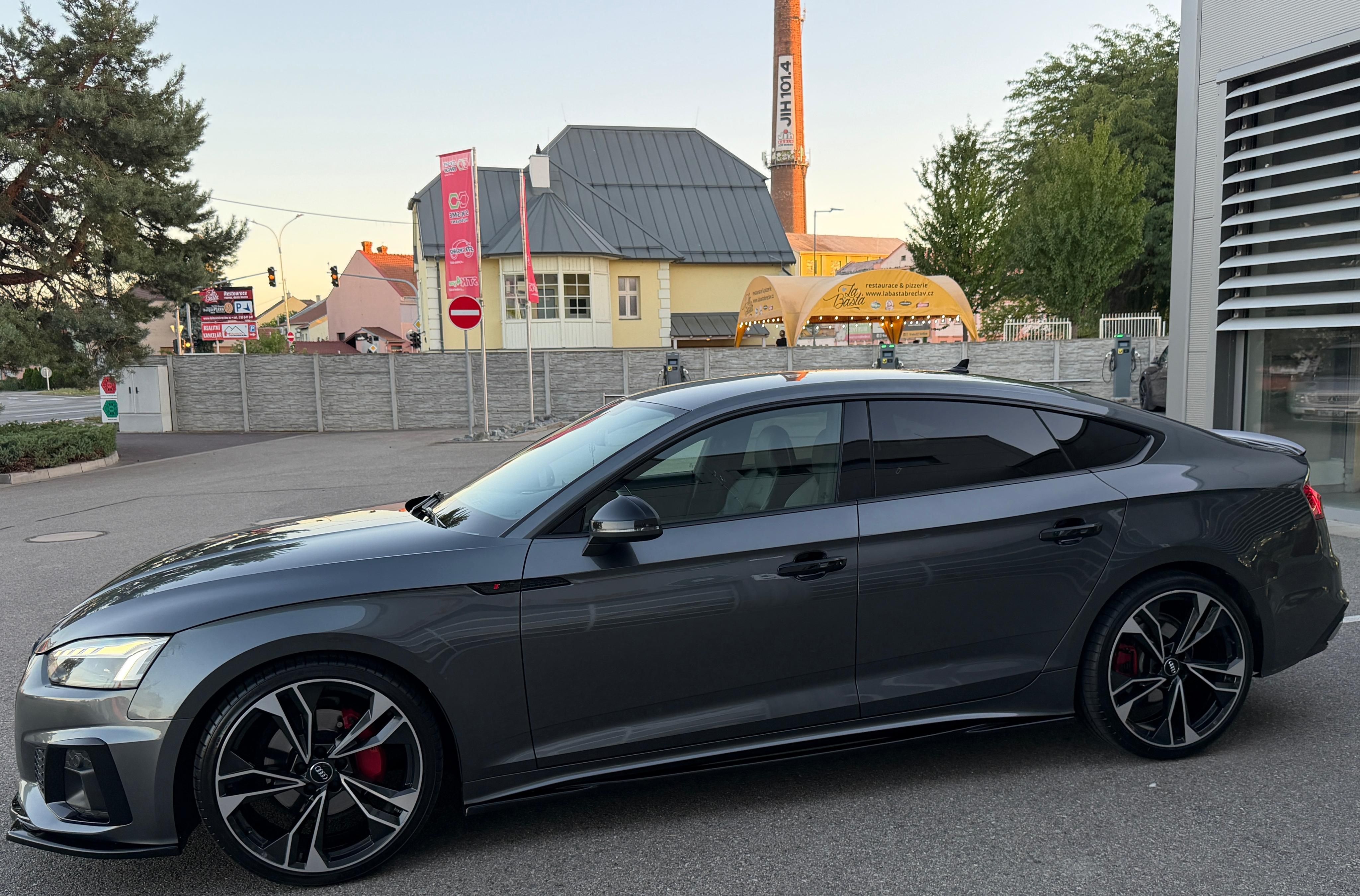 Audi A5, SPORTBACK SLINE 2,0 TDI 150 KW - fotka 4