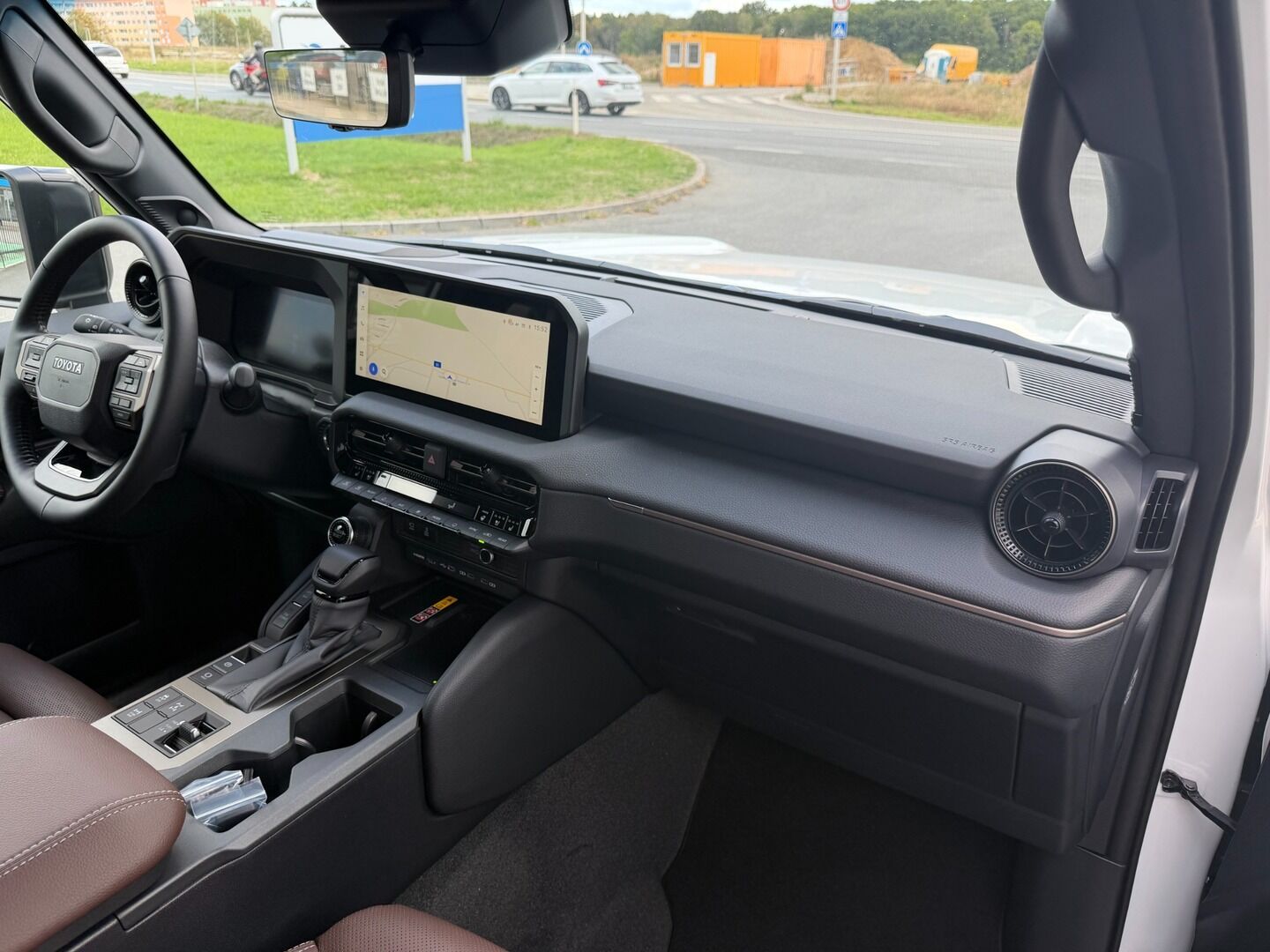 Toyota Land Cruiser, MC 2027 EXECUTIVE Skyview 2.8D - fotka 6