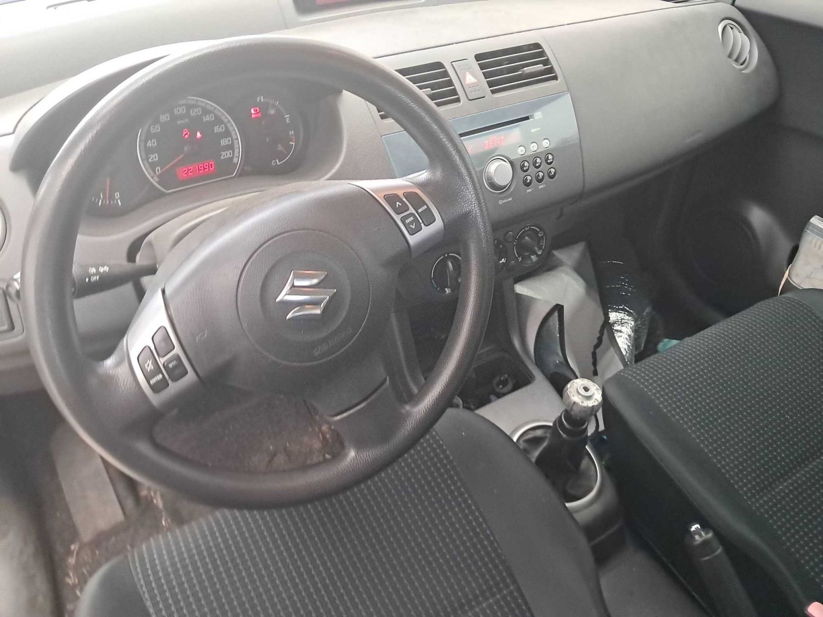 Suzuki Swift, 1.5, Klima, zamluveno - fotka 3