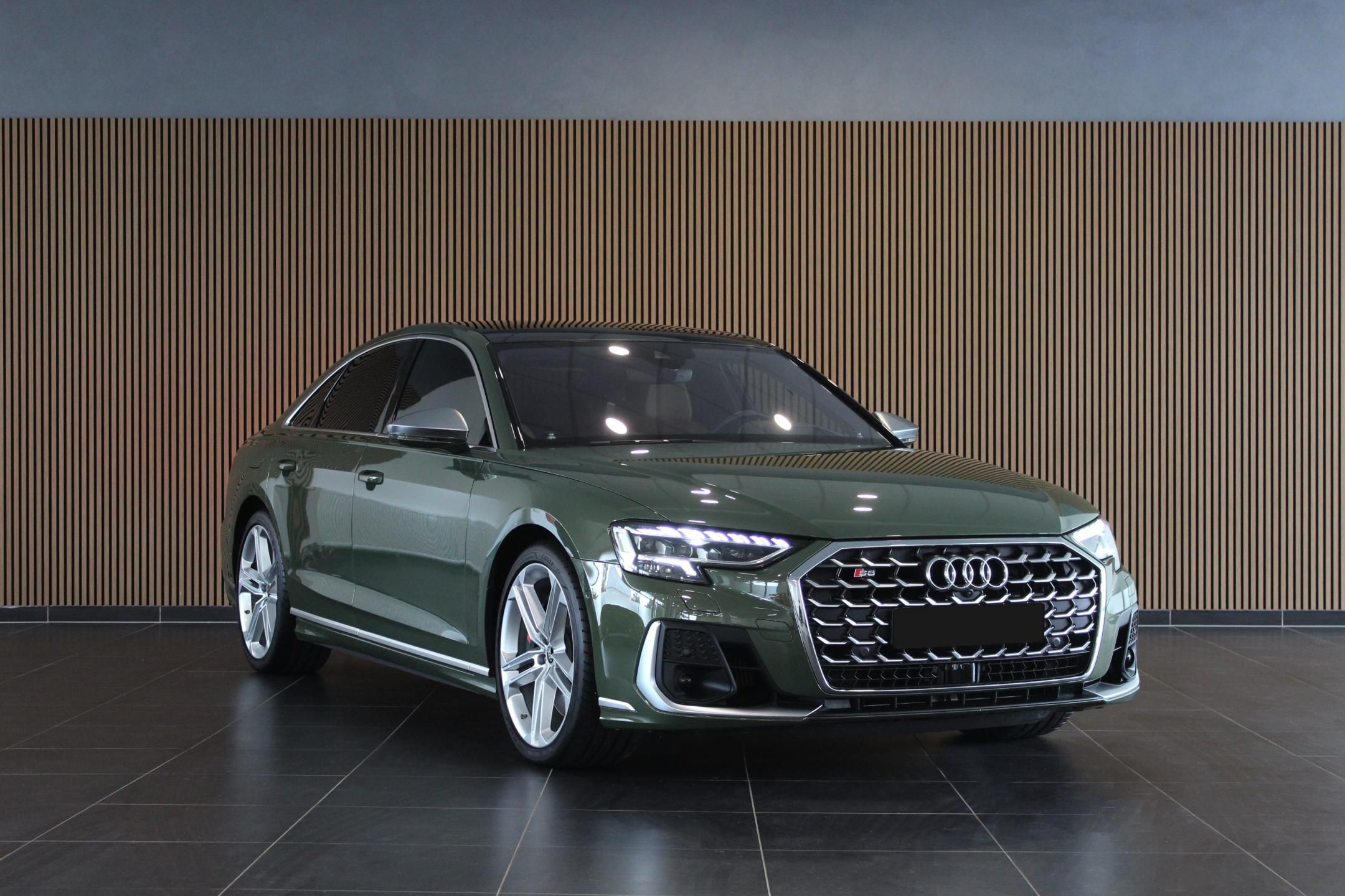 Audi S8, B&O-Adv. Carbon Matrix Pano TV - fotka 2