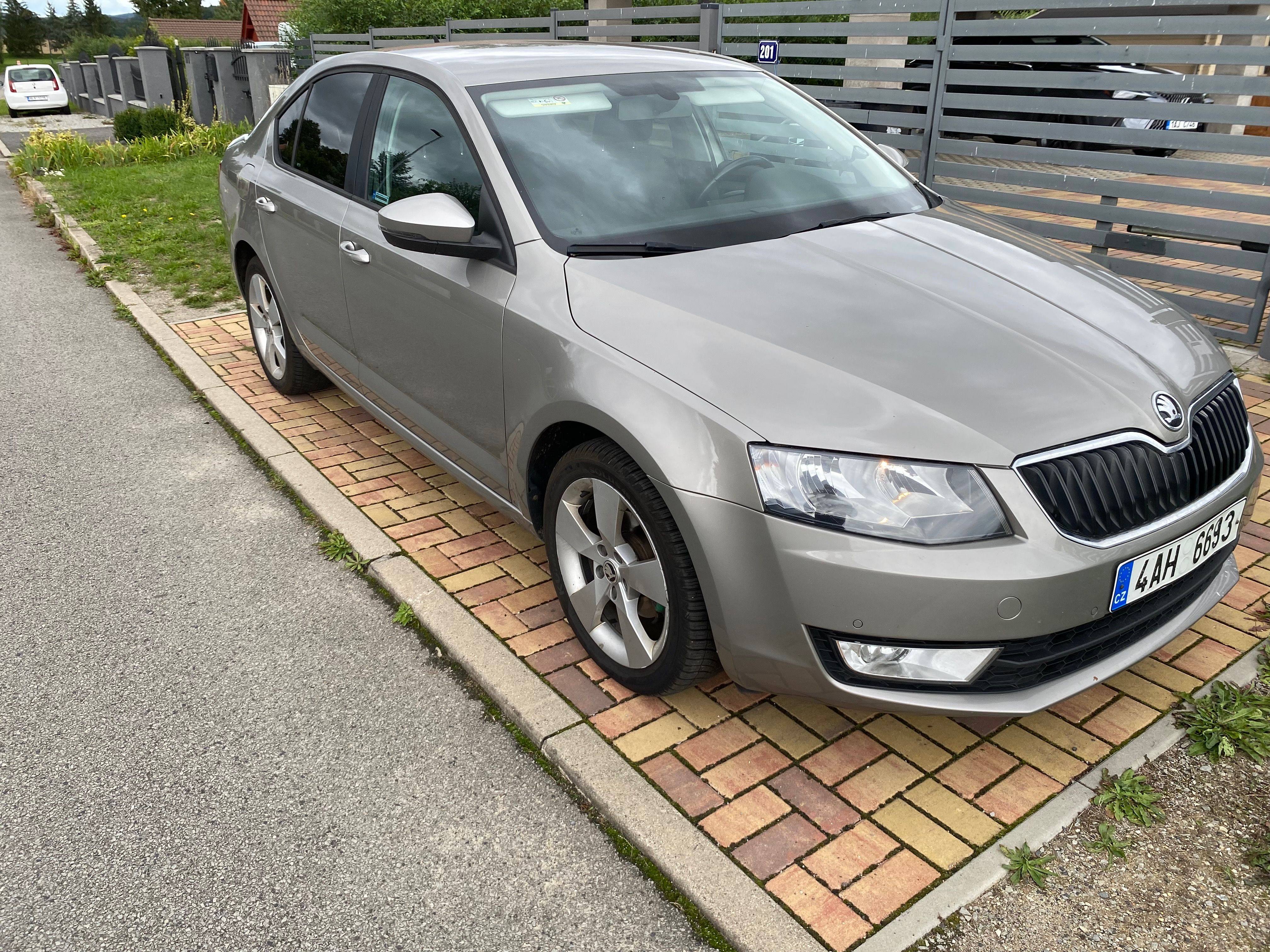 Škoda Octavia, 1,6Tdi 77Kw,elegance,CZ,2maj. - fotka 6