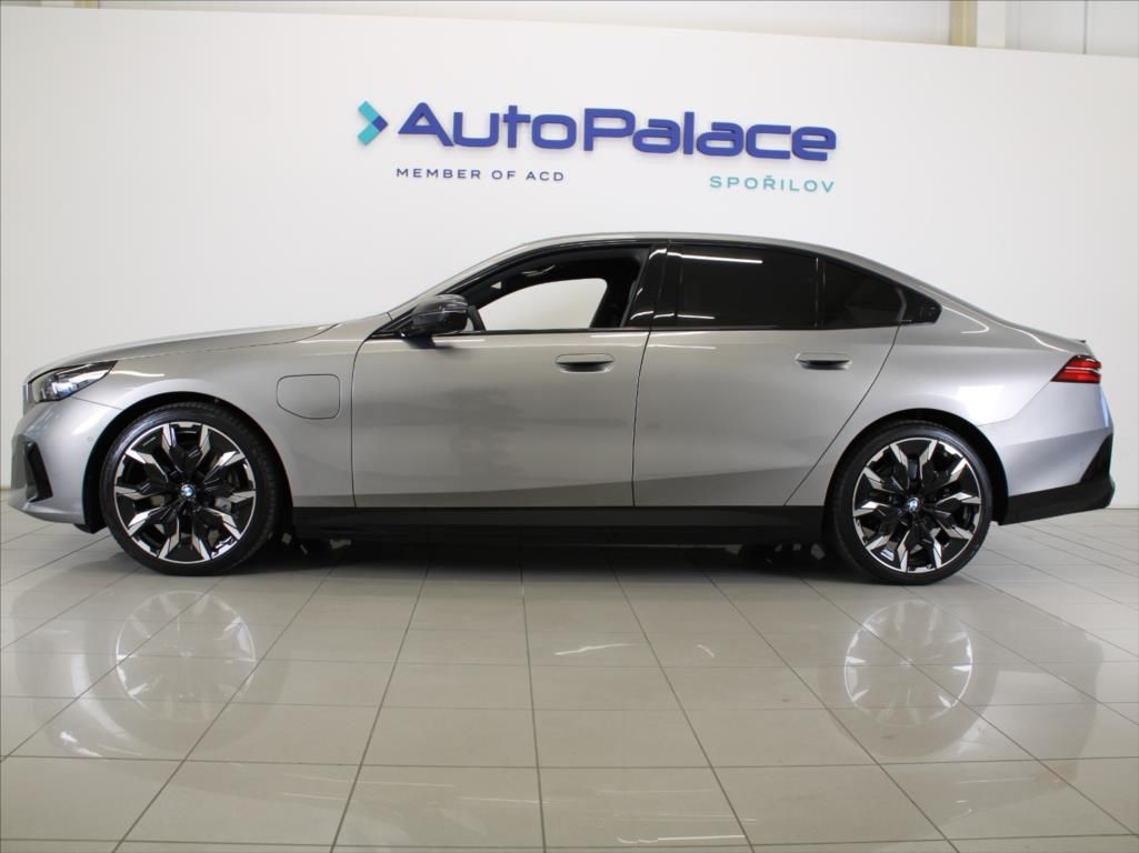 BMW Řada 5, 3,0 550e xDrive M-paket Bowers - fotka 5