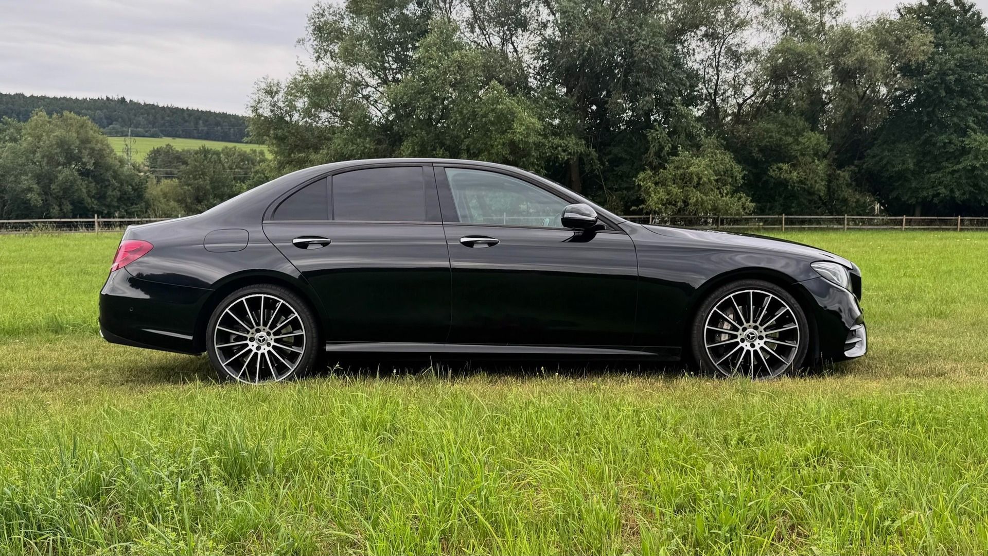 Mercedes-Benz Třídy E, E450 V6 Biturbo 4matic AMG - fotka 6