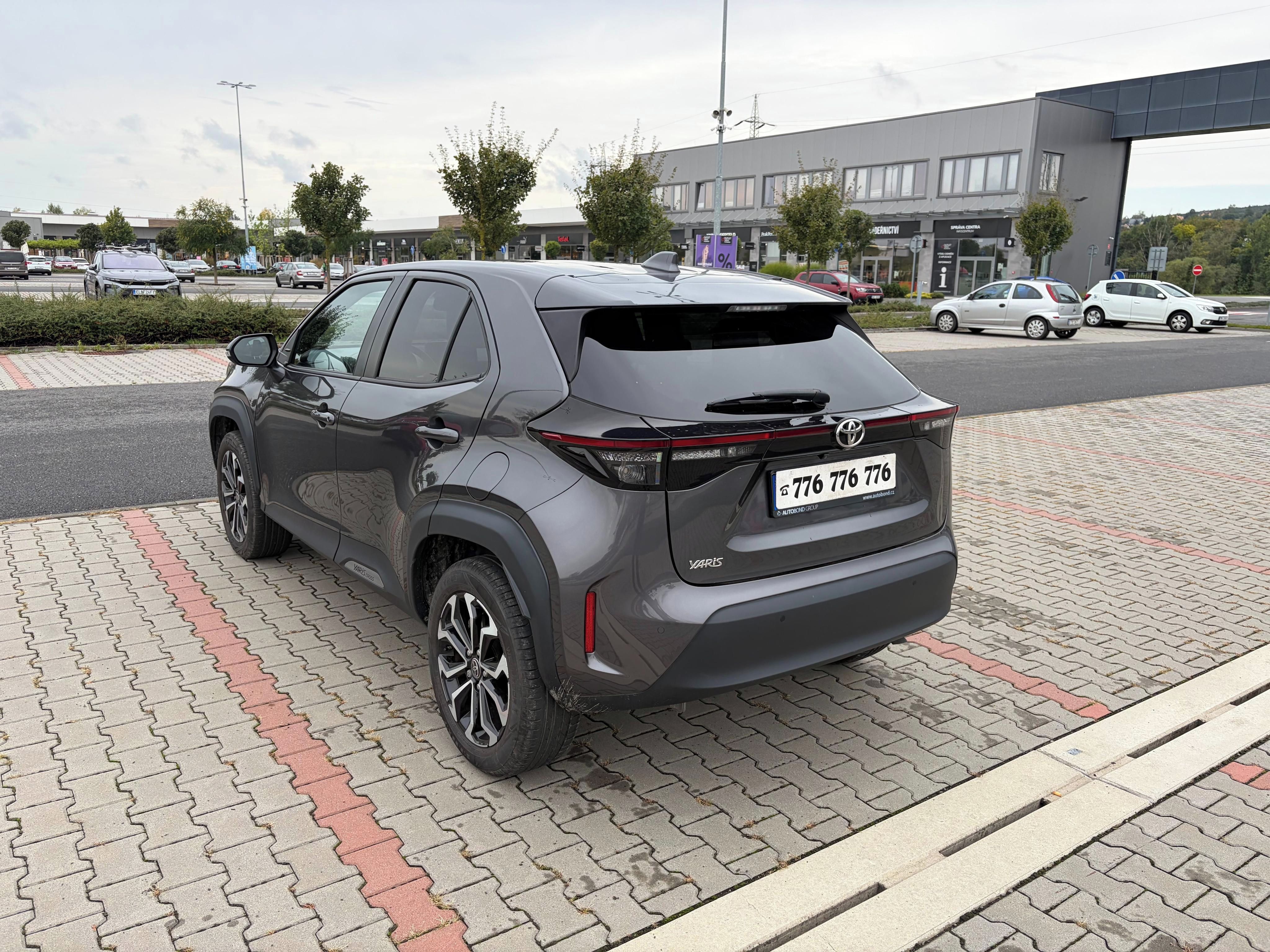 Toyota Yaris Cross, 1.5 VVTi ČR 1.maj. automat - fotka 5