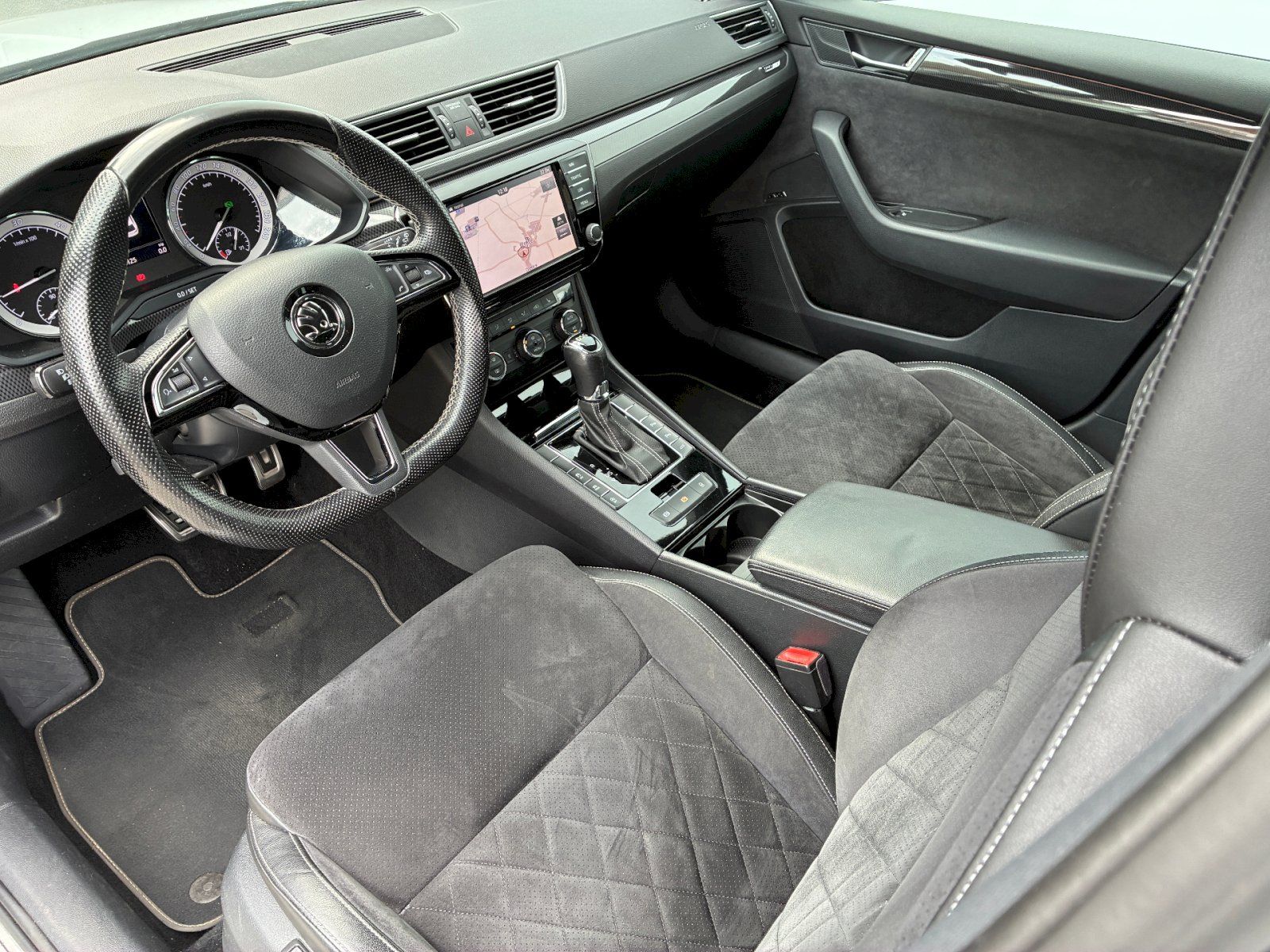 Škoda Superb, 2,0 TDI / 140 kW Sportline DSG - fotka 5