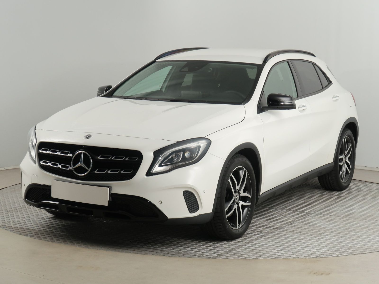 Mercedes-Benz GLA, 220 4MATIC, Urban, 4X4 - fotka 3