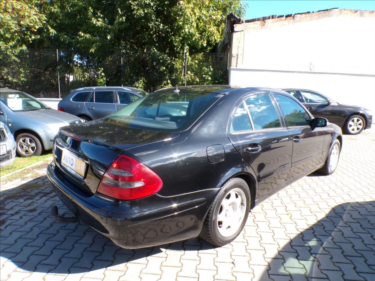 Mercedes-Benz Třídy E, 2,7 CDI  TAŽNÉ ZAŘÍZENÍ,AUTOMA - fotka 5
