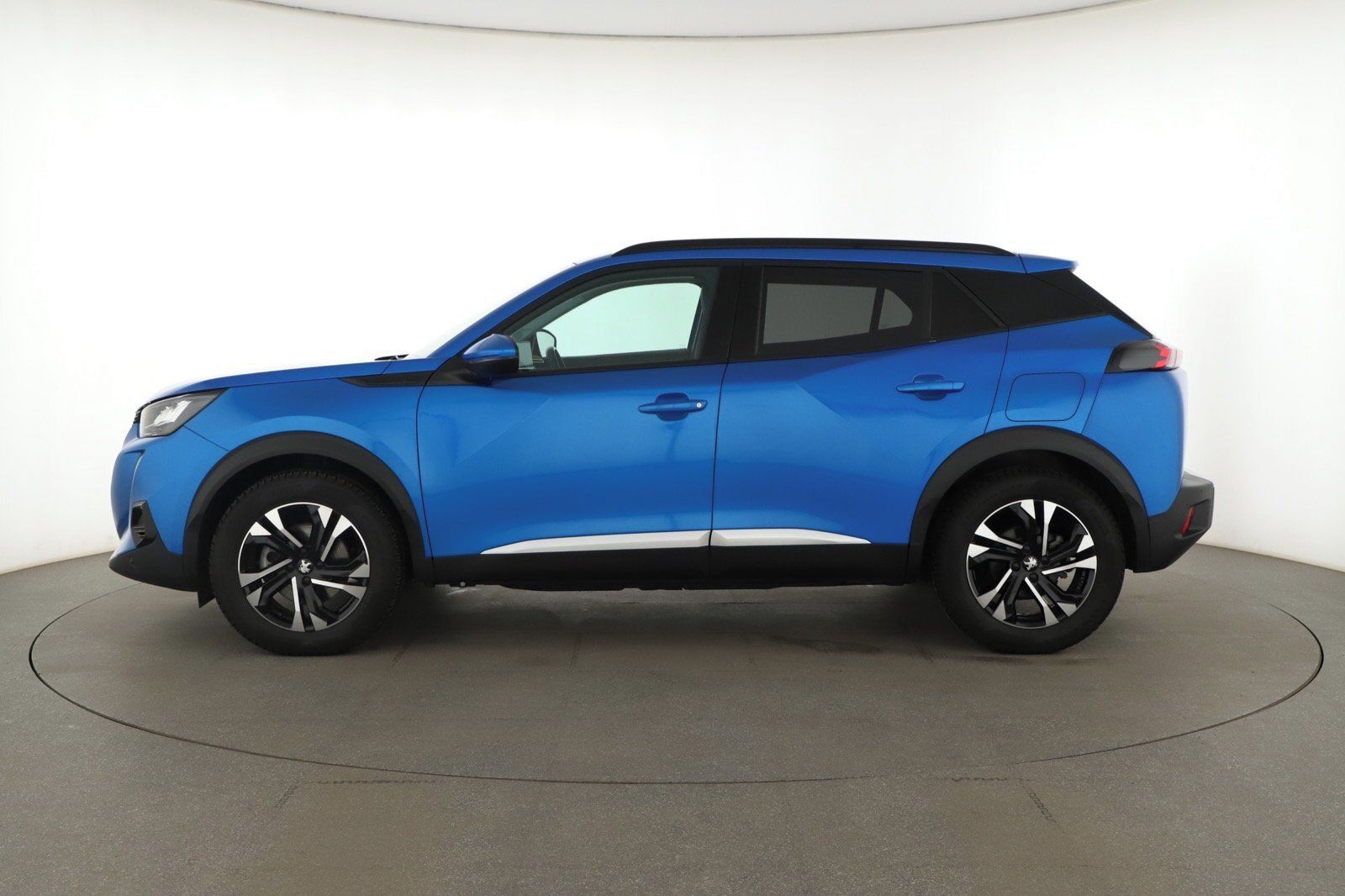 Peugeot 2008, 50 kWh, SoH 92%, Allure - fotka 3