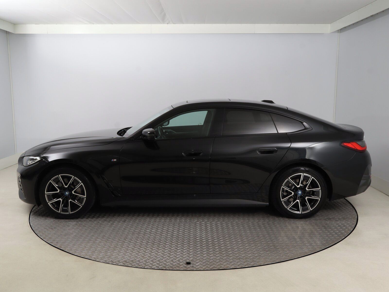 BMW i4, eDrive40, SoH 96% - fotka 3