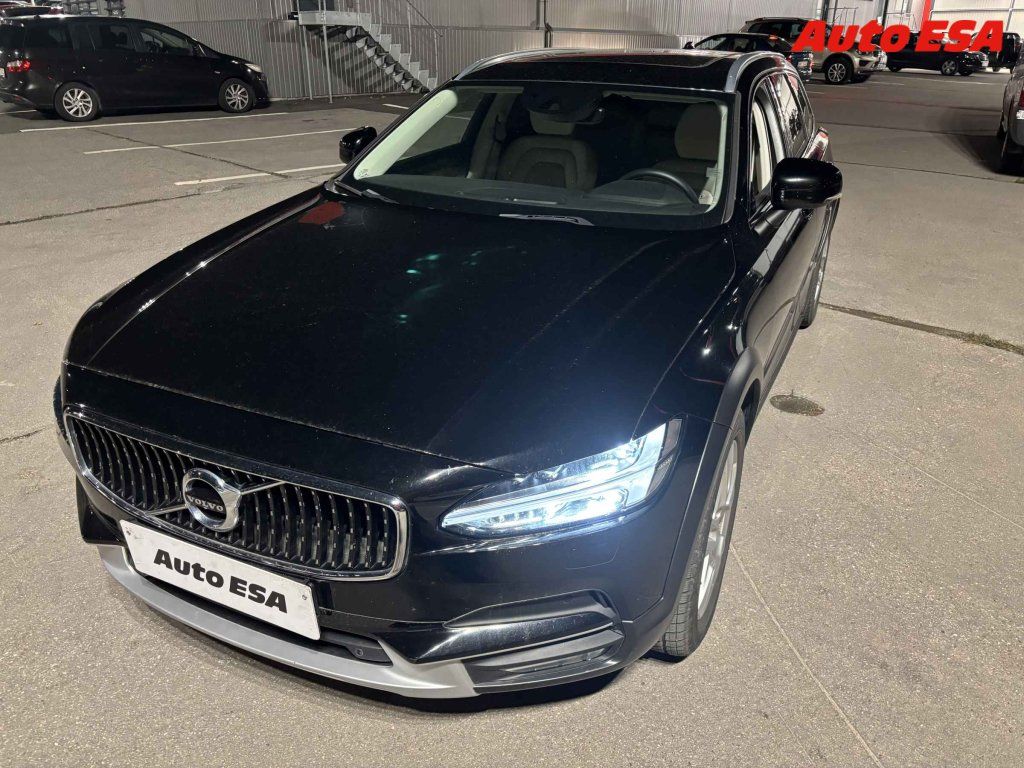 Volvo V90, D5 4x4,AT,navi,LED