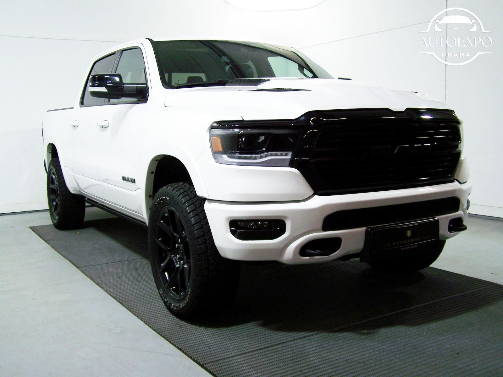 Dodge Ram 1500, 1500 5.7 Laramie Night 4x4 PAN - fotka 3