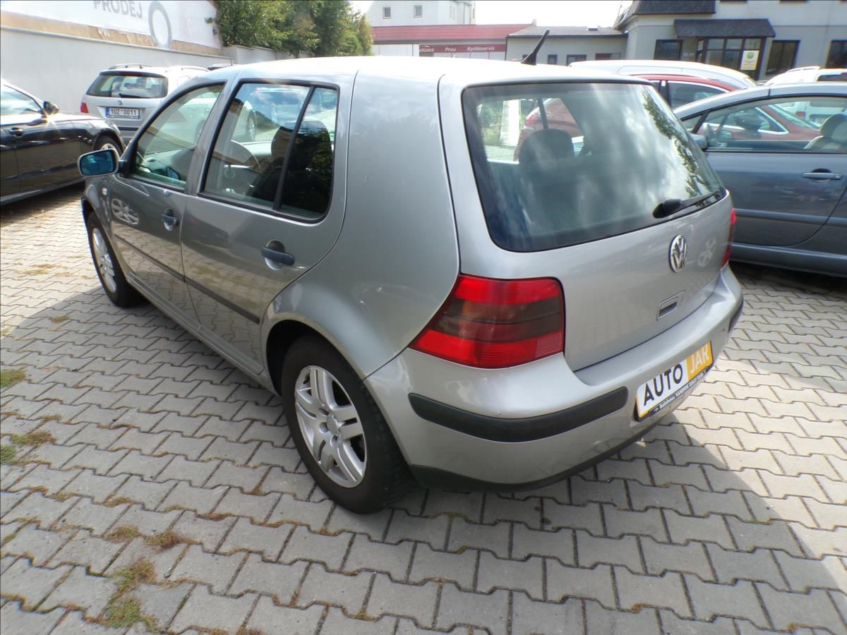 Volkswagen Golf, 1,4 16V  KLIMATIZACE - fotka 4