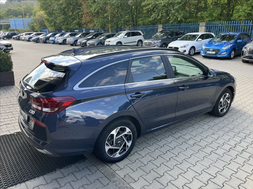 Hyundai i30, 1,5 i 71kW  Style - fotka 6