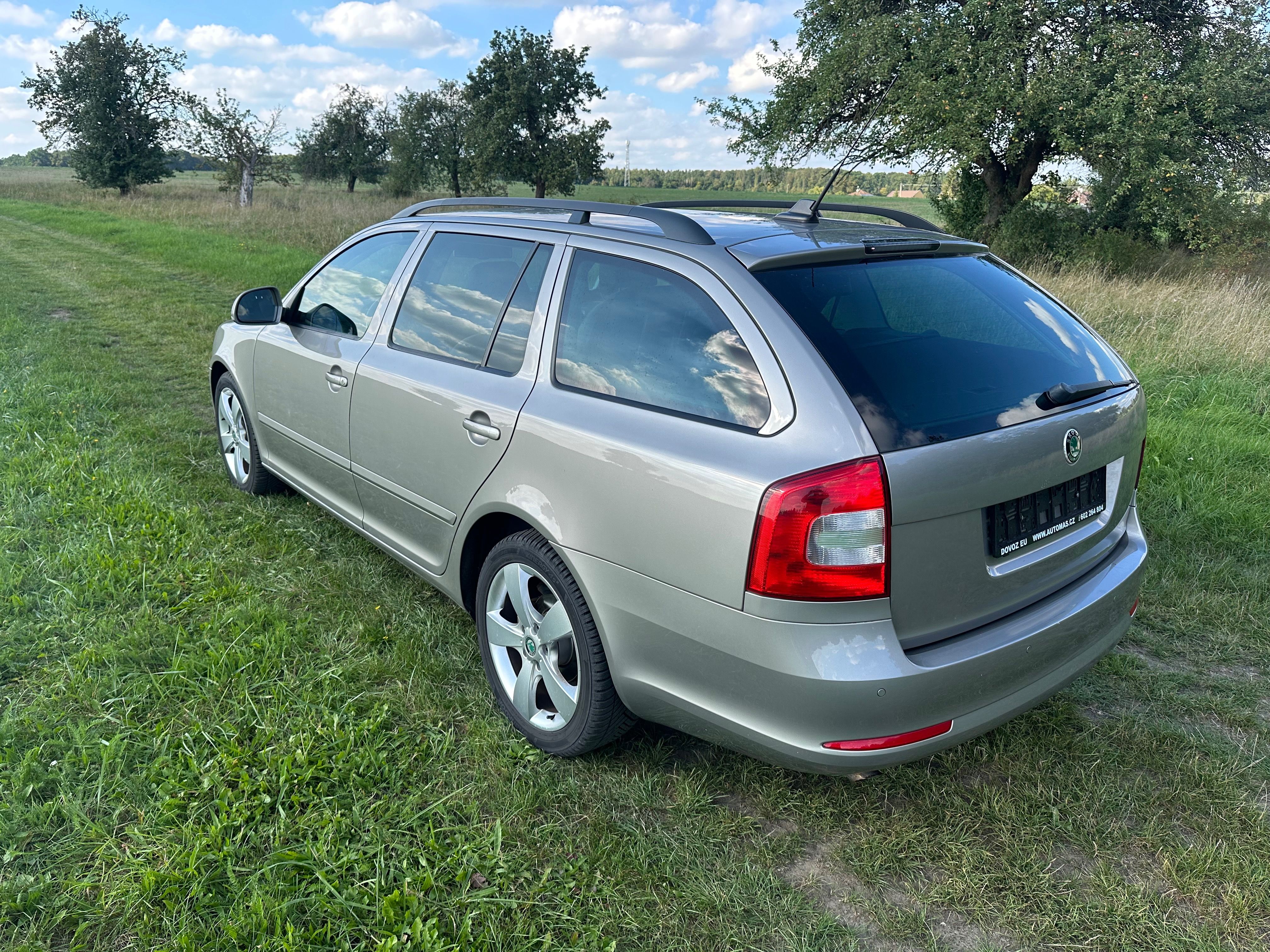 Škoda Octavia, 1.6MPI-ELEGANCE-NAVIGACE- - fotka 4