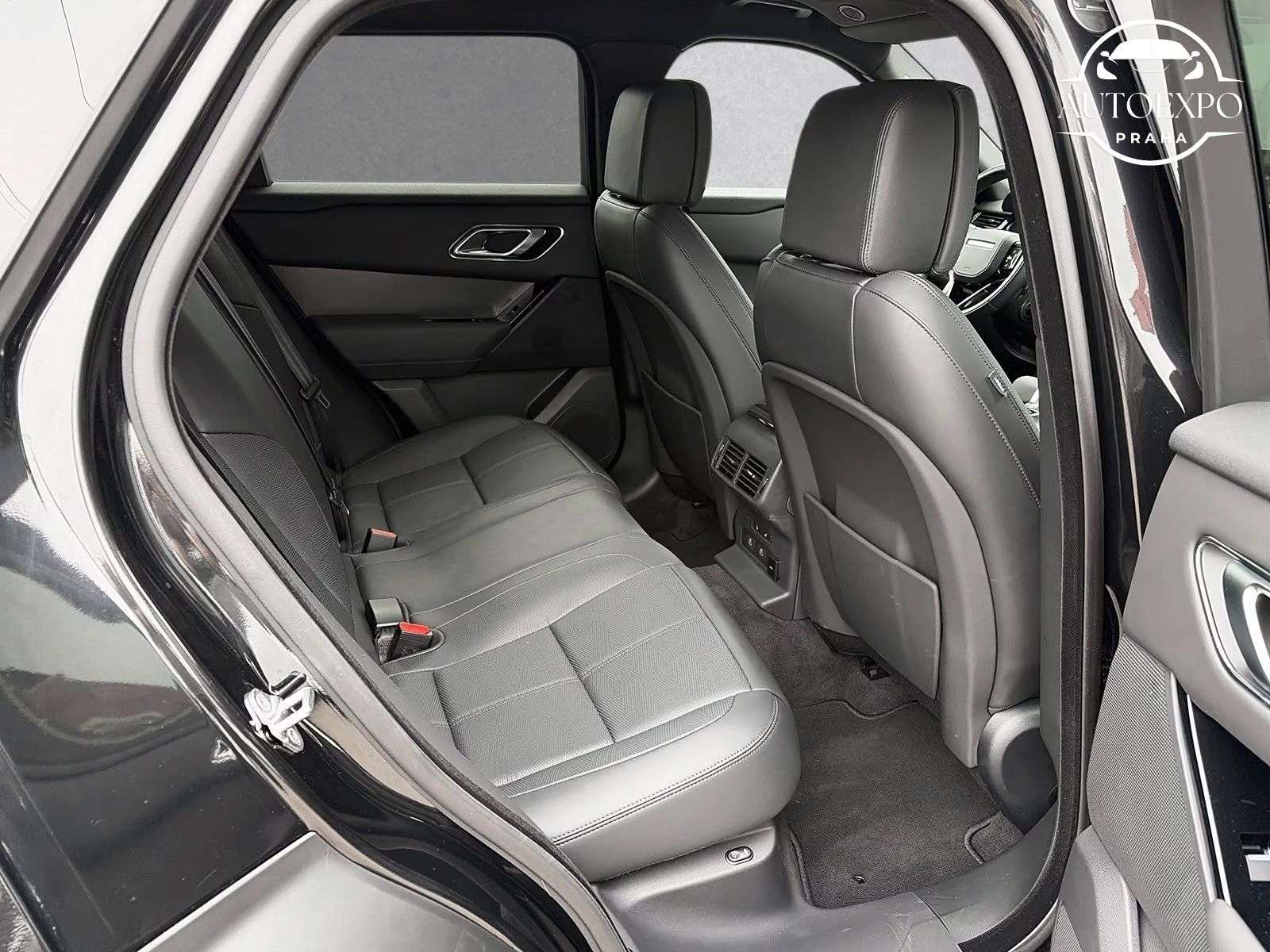Land Rover Range Rover Velar, P400 DYNAMIC HSE BLACK závěs - fotka 5