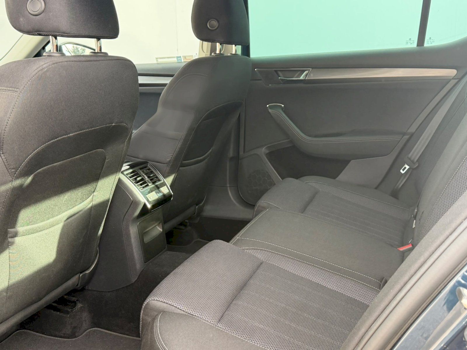 Škoda Superb, Style 1,5 TSI 110 kW 6° MP - fotka 6