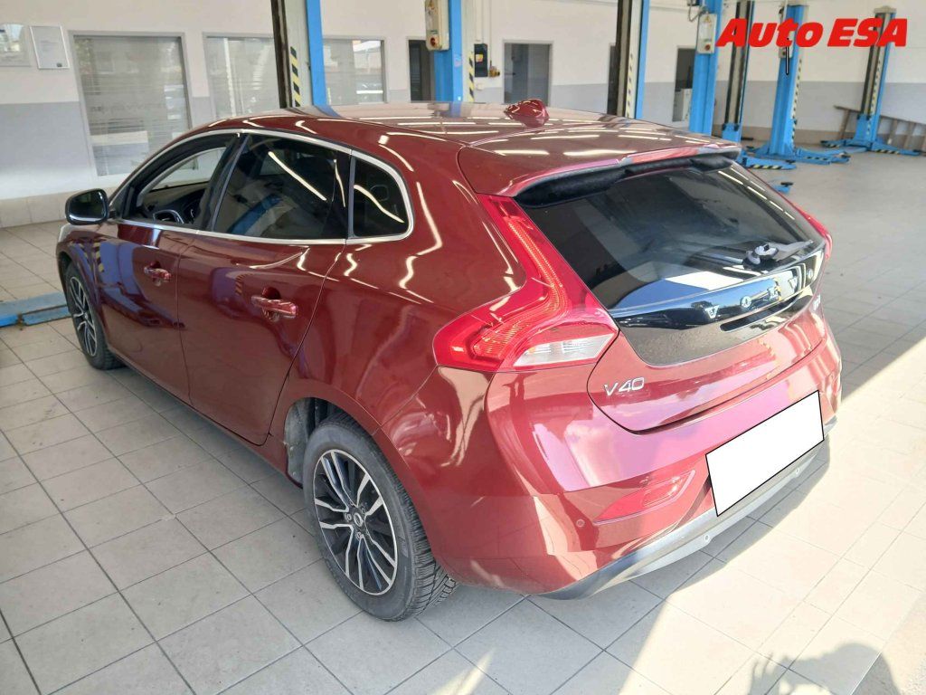 Volvo V40, 2.0d - fotka 2