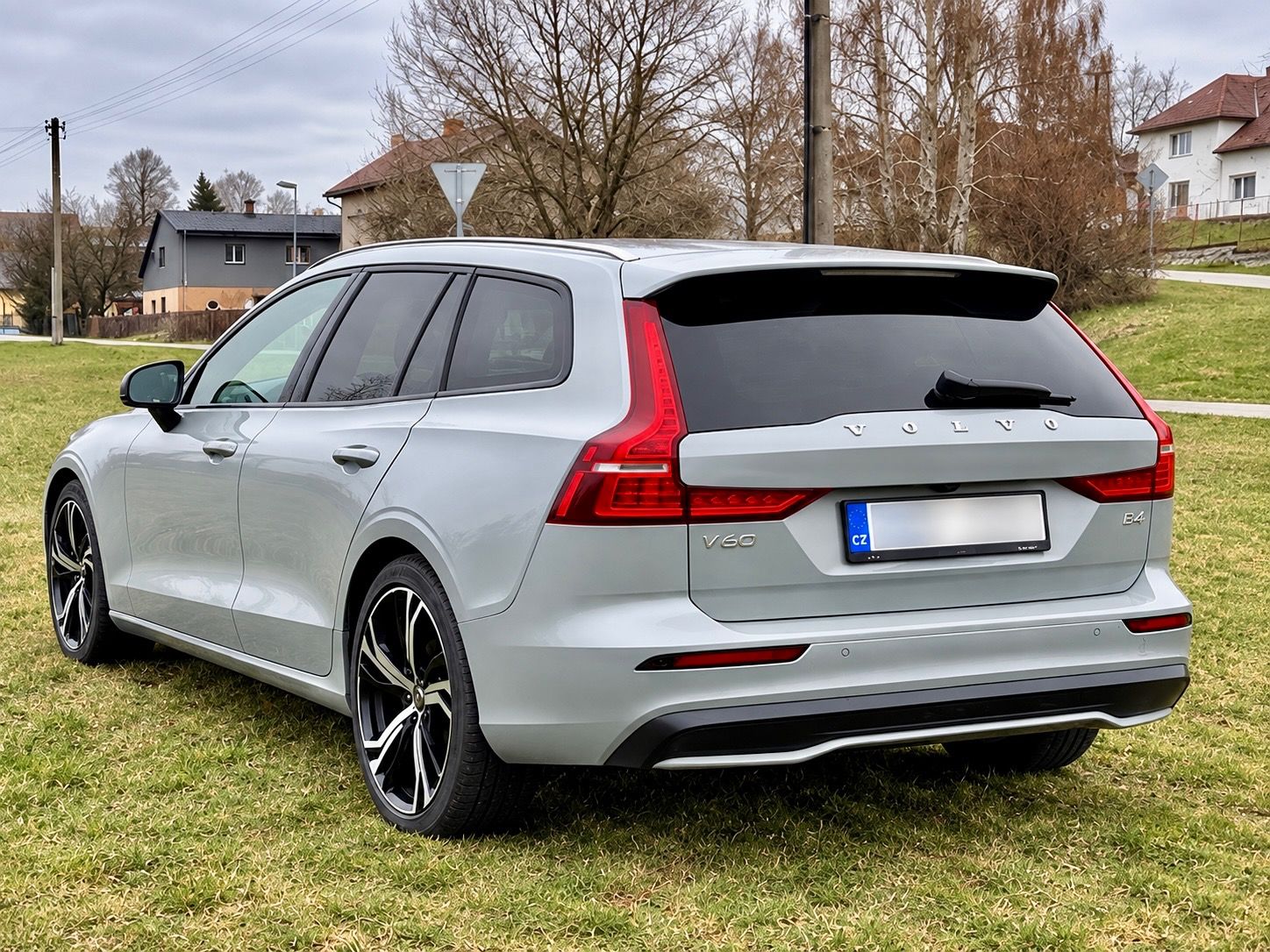 Volvo V60, Volvo V60 B4 MY2026 - fotka 3