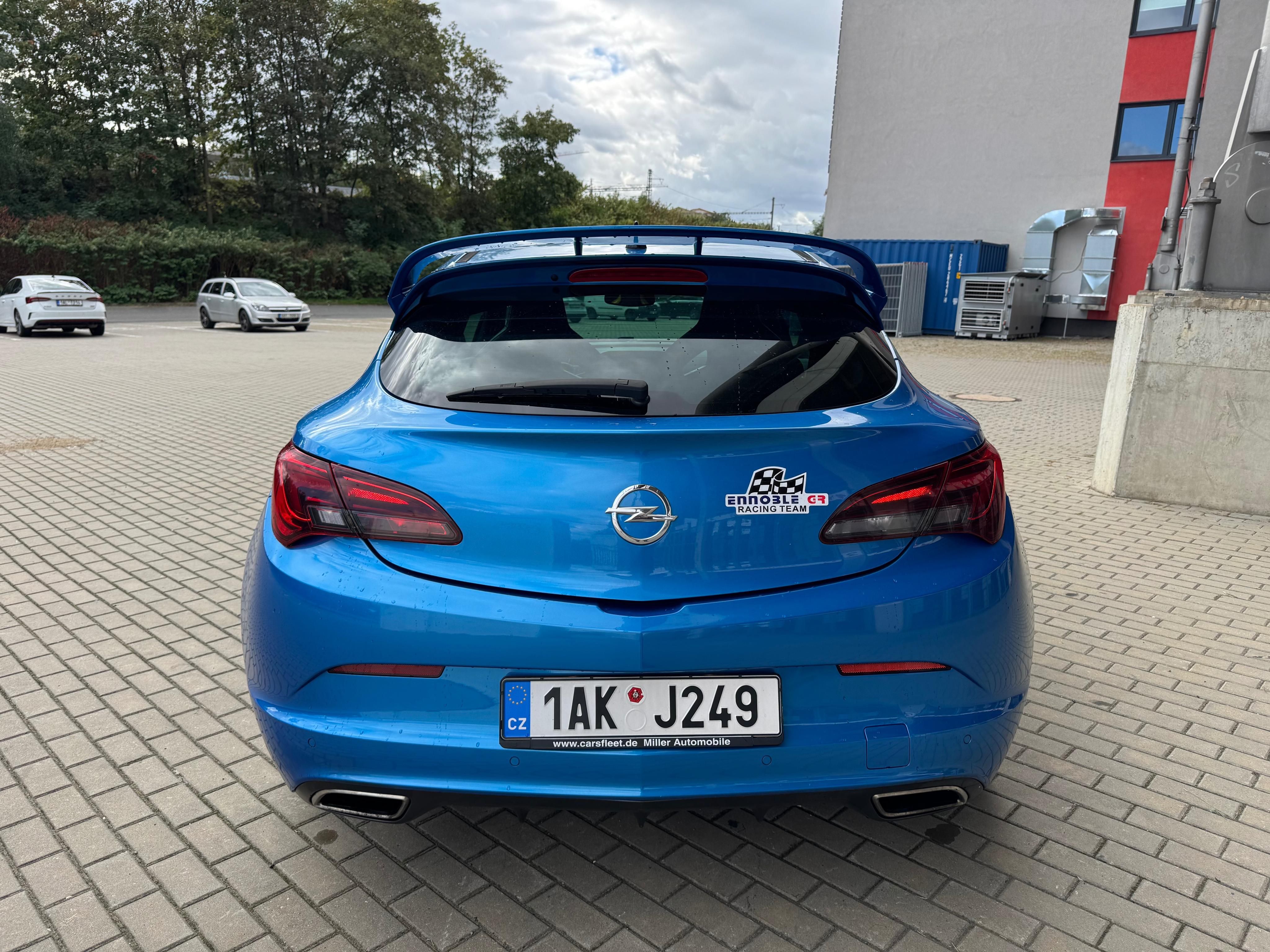 Opel Astra, GTC OPC 2.0 Turbo 206kw - fotka 4