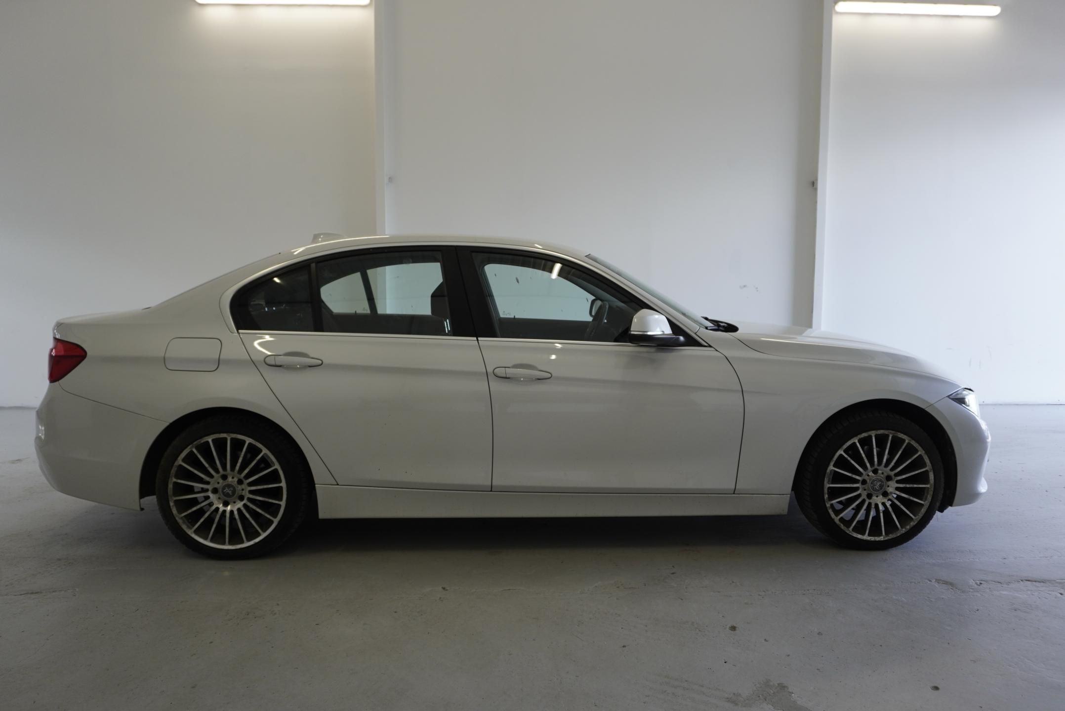 BMW Řada 3, 320i 135kW AUTOMAT - fotka 5