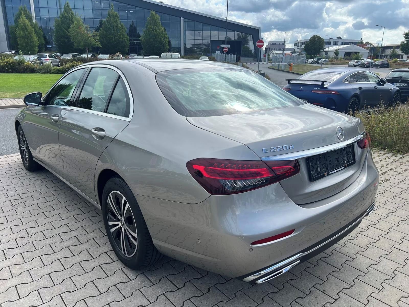 Mercedes-Benz Třídy E, 220 d Avantgarde Lim.*Kamera* - fotka 2