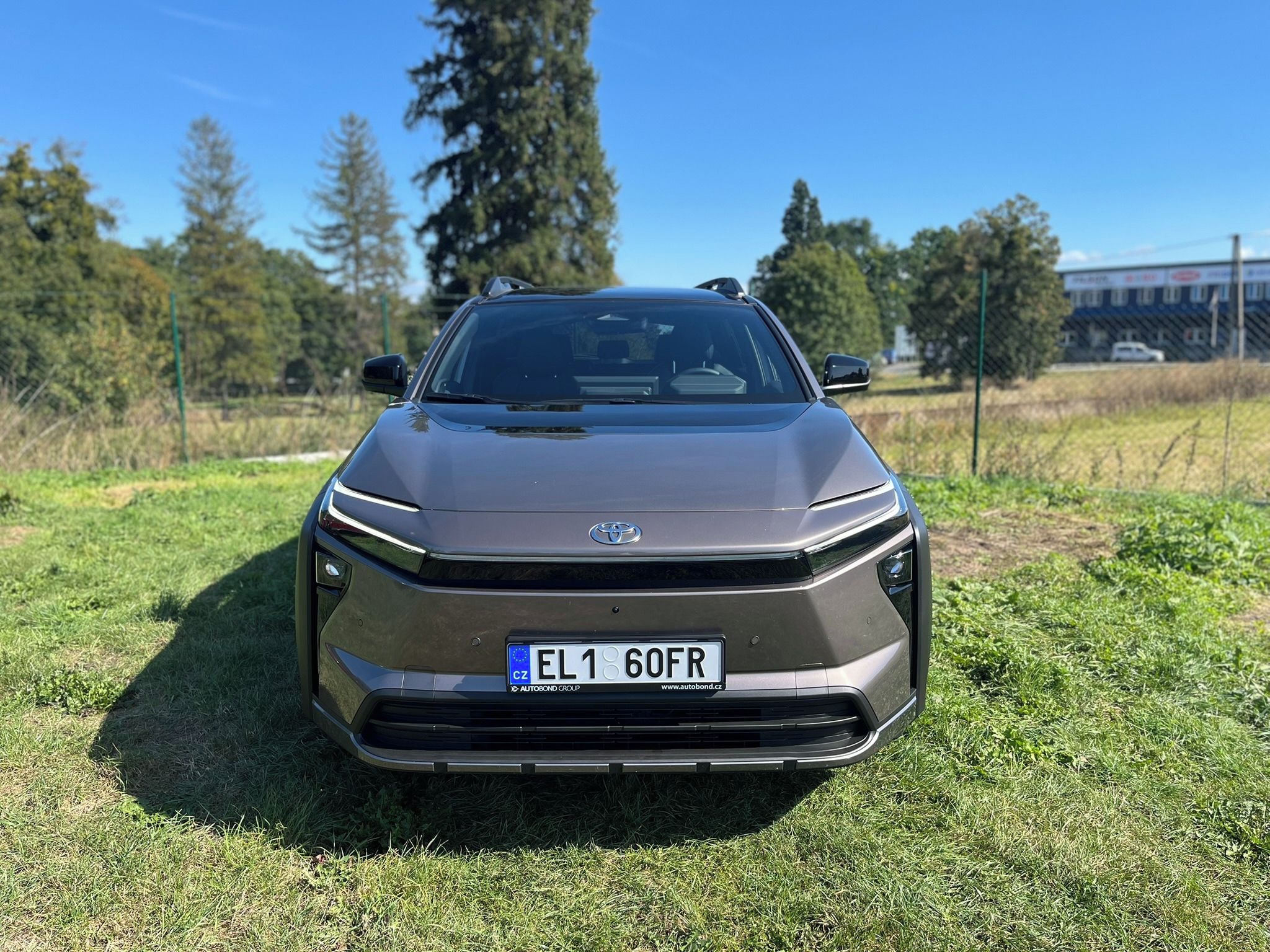 Toyota bZ4X, 380K BEV 74,7 kWh Executive - fotka 2