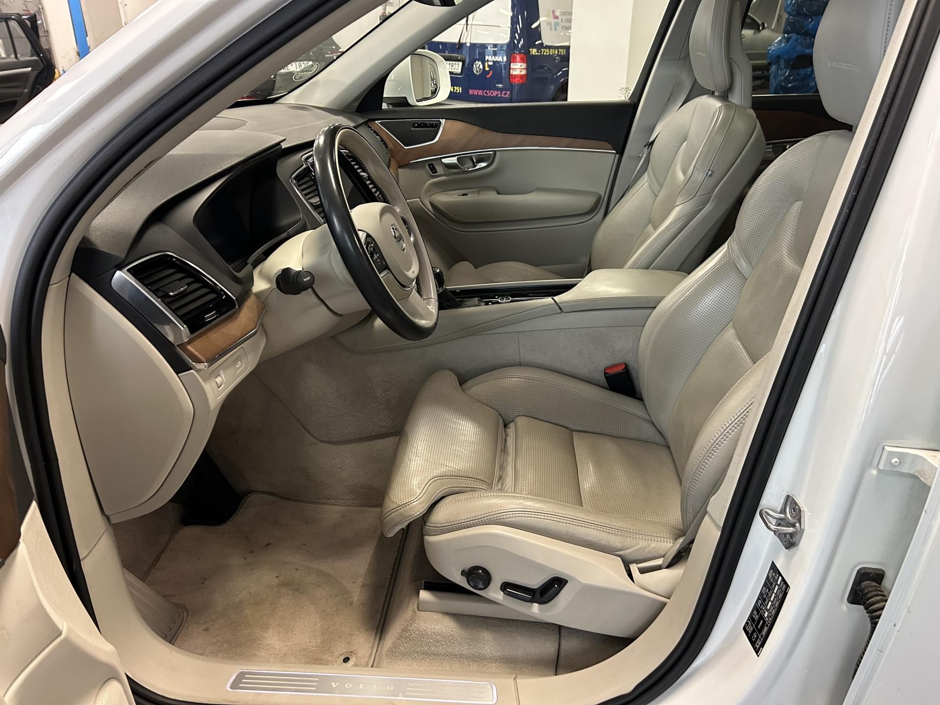 Volvo XC90, D5 AWD Drive-E Inscrip Panoram - fotka 5
