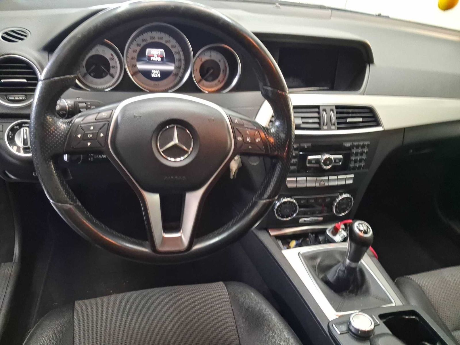 Mercedes-Benz Třídy C, 220 CDI, Navi, Kožené sedačky - fotka 3