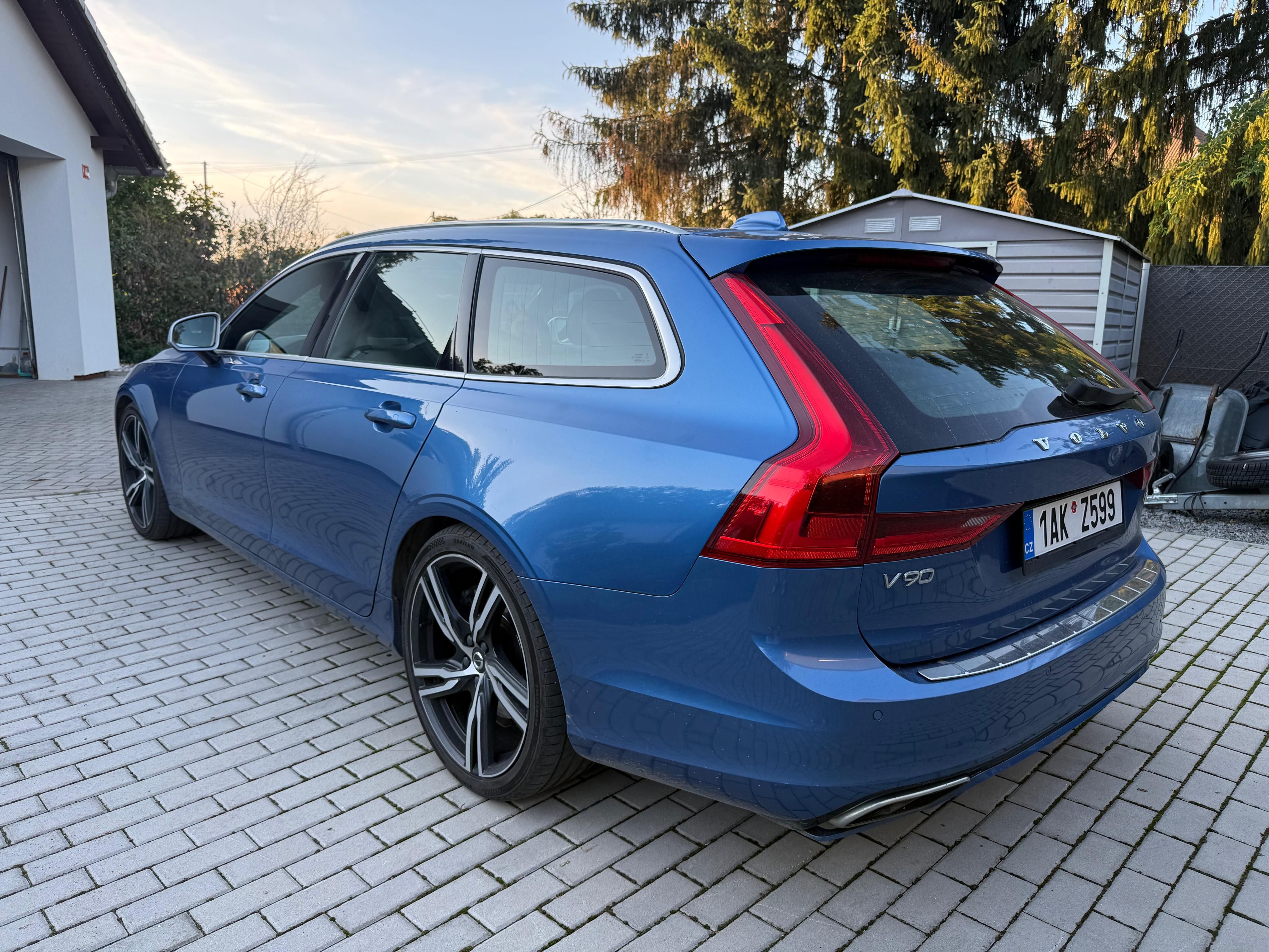 Volvo V90, T5 184kw R-Desing - fotka 4