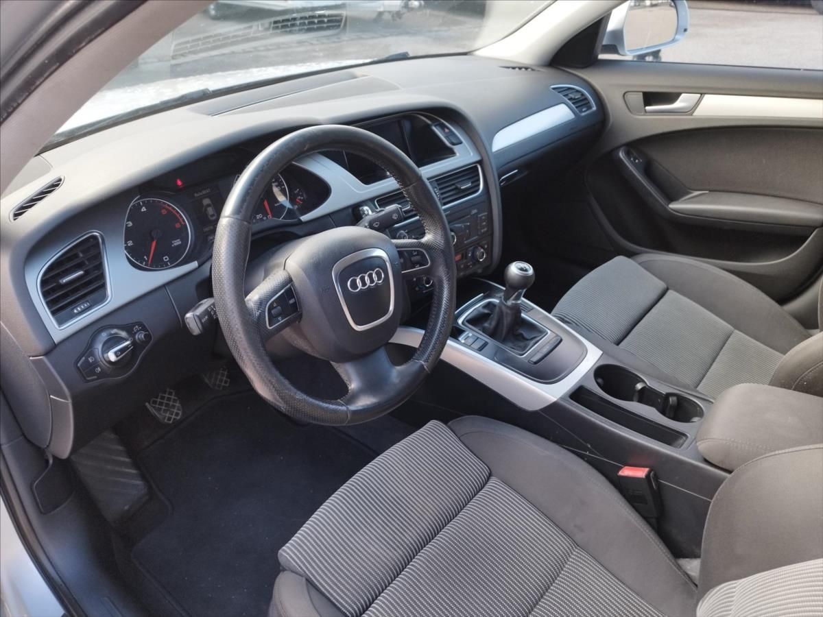 Audi A4, 2,0  TDi - fotka 5