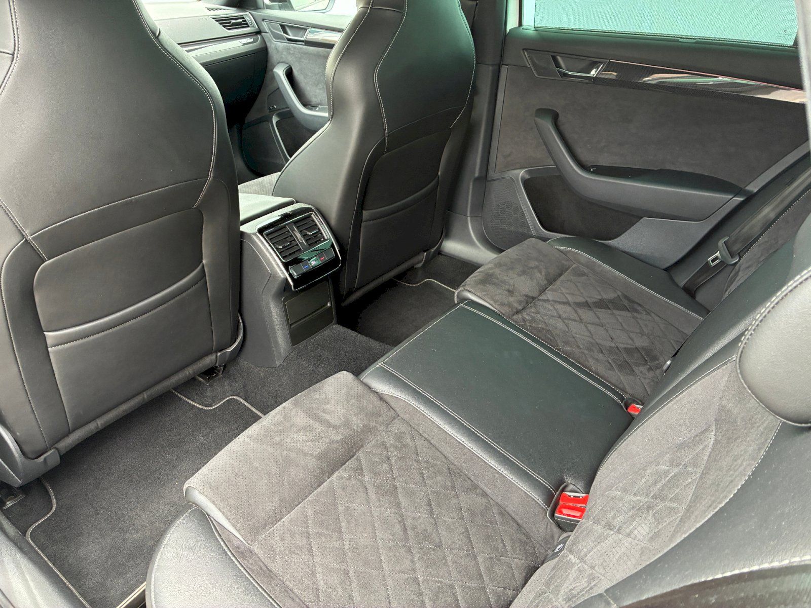 Škoda Superb, 2,0 TDI / 140 kW Sportline DSG - fotka 6