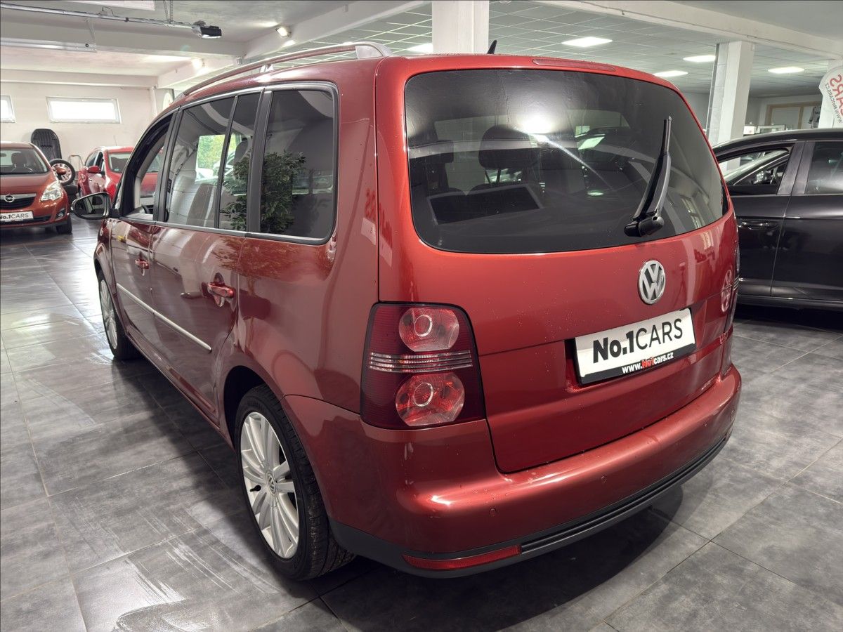 Volkswagen Touran, 2,0   TDI DSG 103KW HIGHLINE - fotka 4