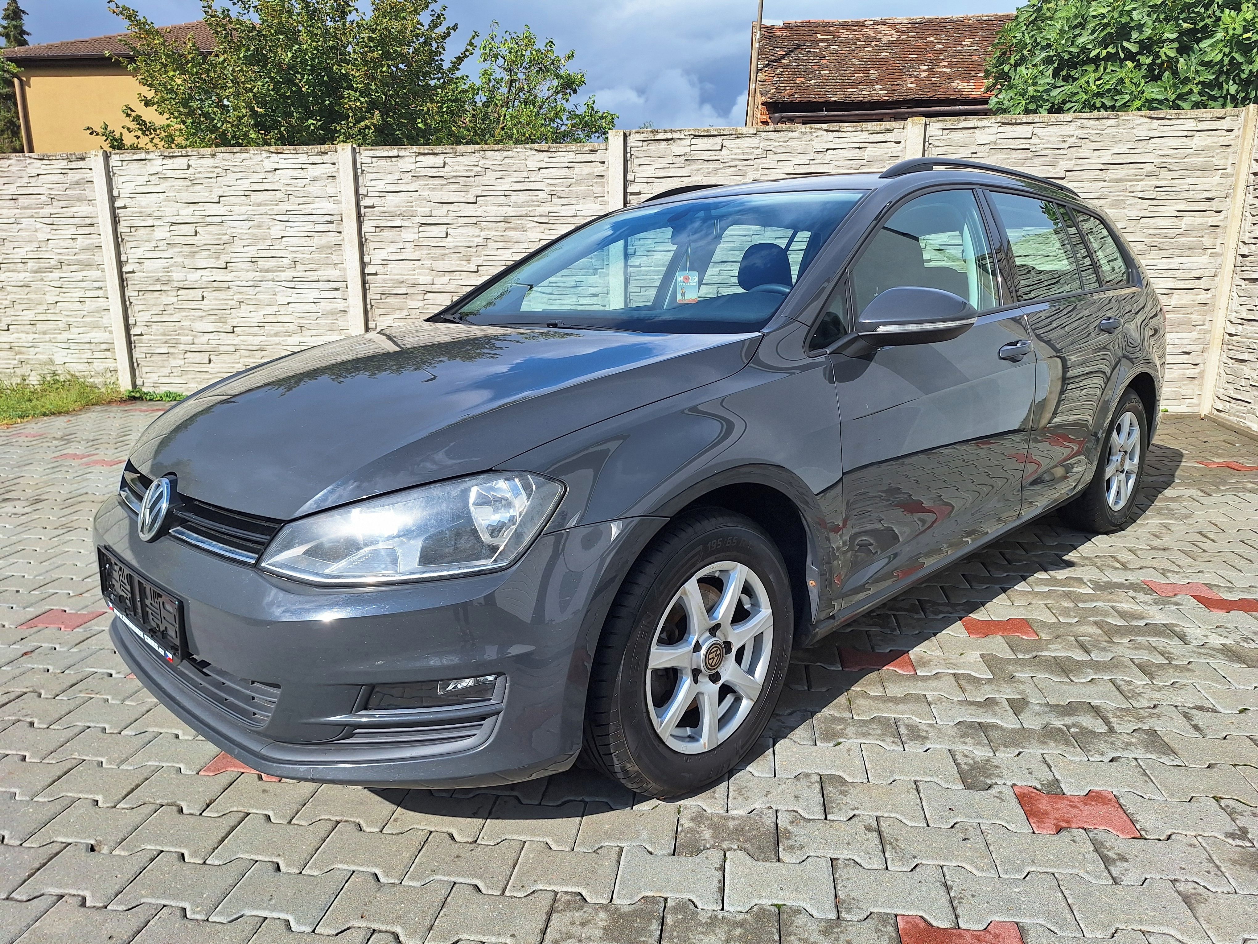 Volkswagen Golf, VII 1,6TDi 77kW,prav.servis - fotka 2