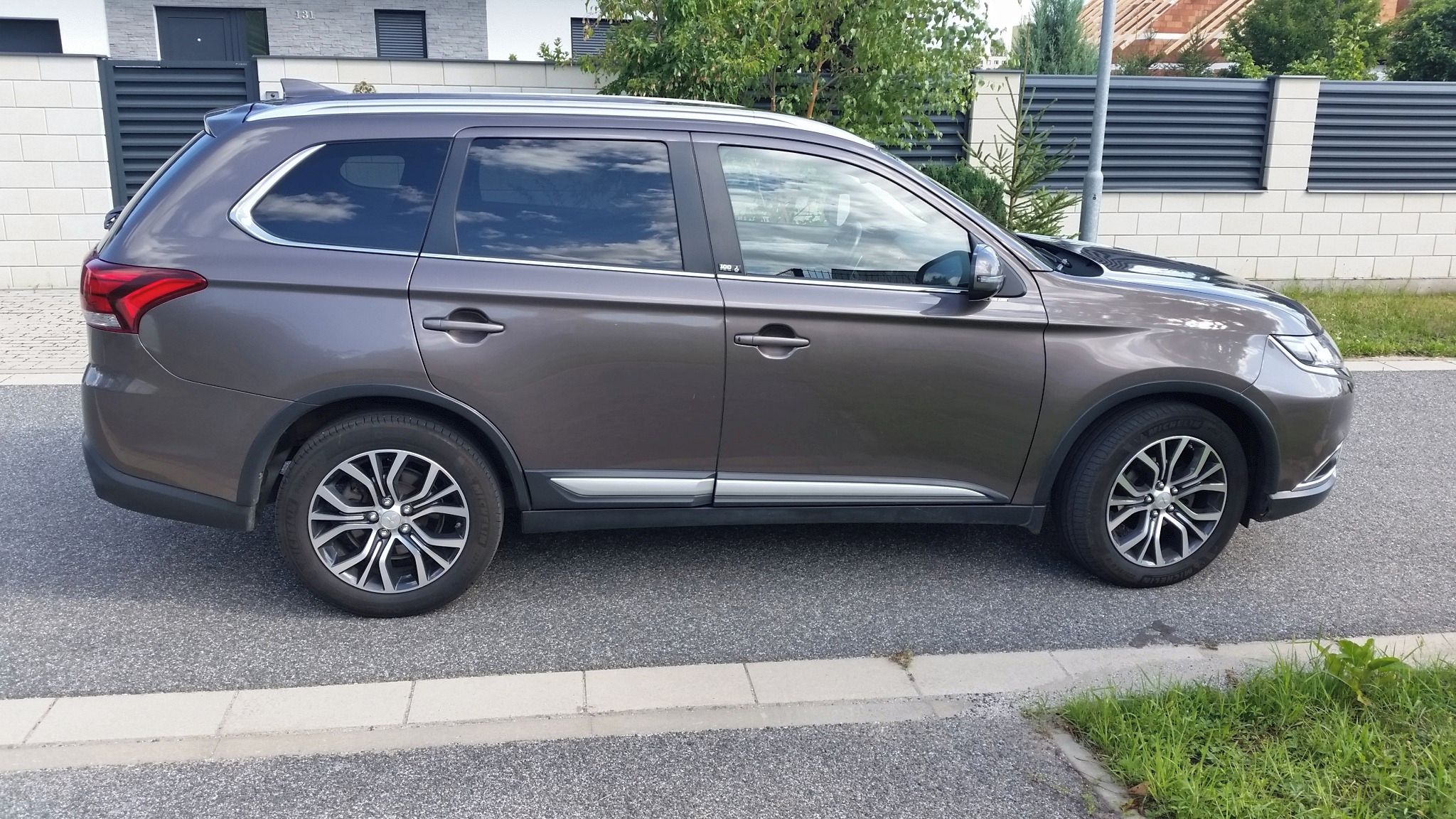 Mitsubishi Outlander, 2.2 DI-D 4x4 původ ČR 7 míst - fotka 2