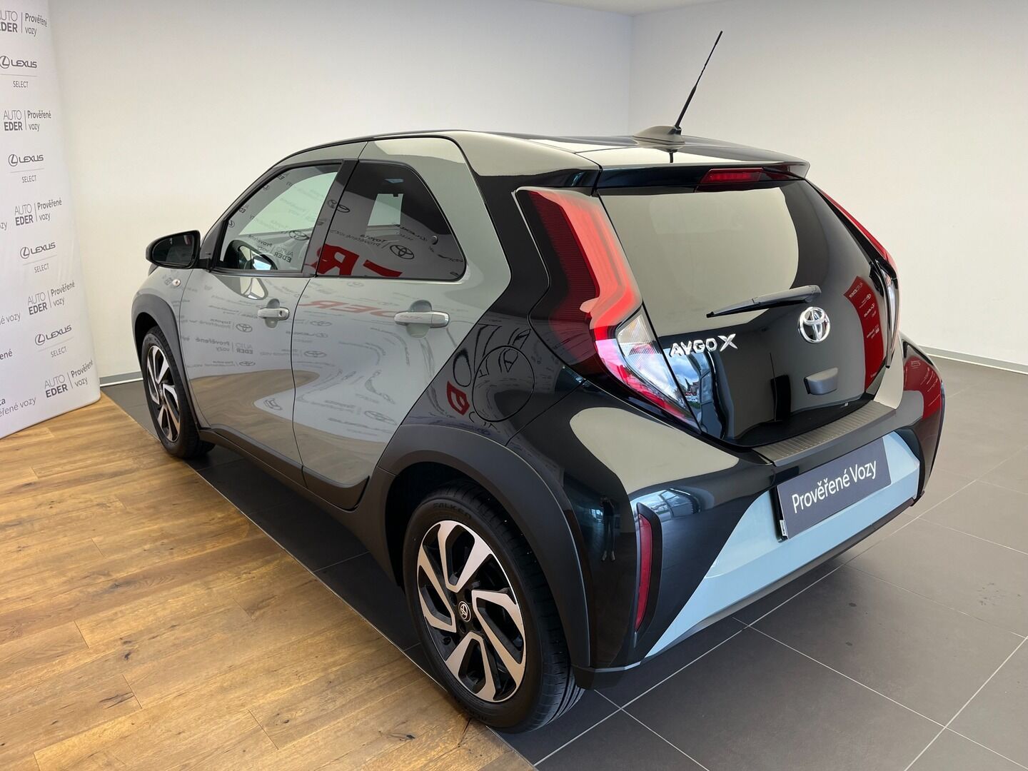 Toyota Aygo, X  1.0 CVT Style - fotka 6