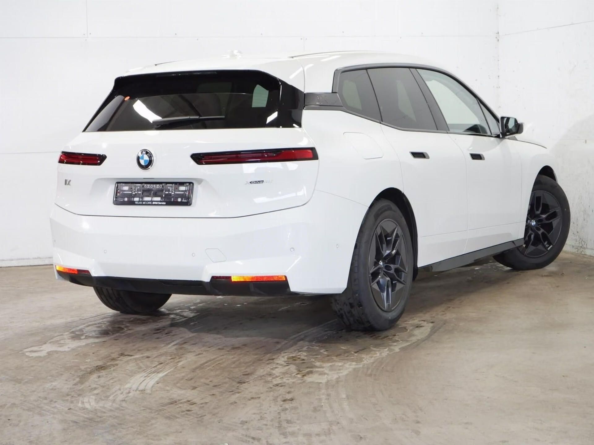 BMW iX, xDrive45 HuD DA+ Taž Venti - fotka 3