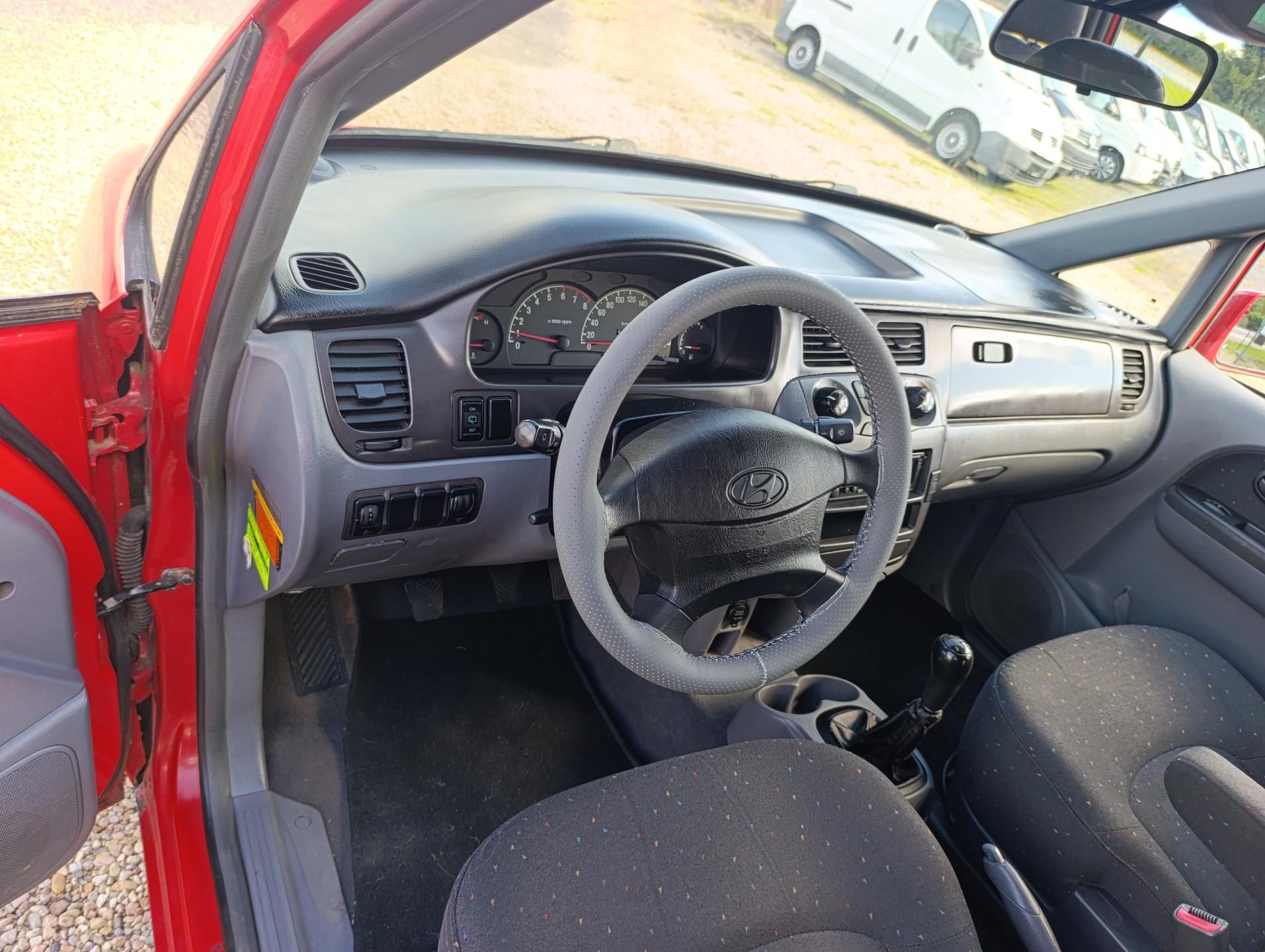 Hyundai Trajet, 2.0  16V  7 míst - fotka 2