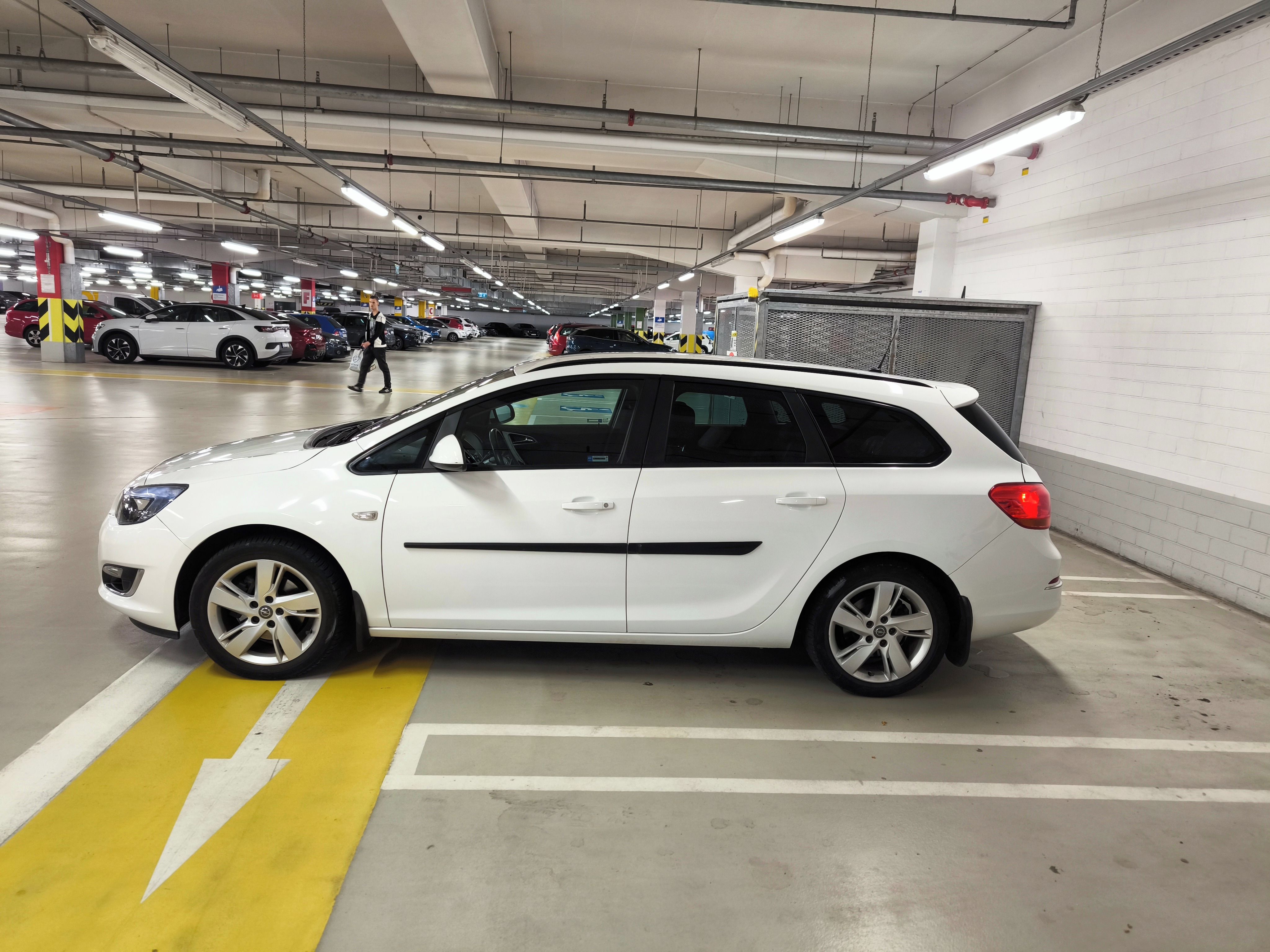 Opel Astra, Opel Astra Sport tourer 2013 - fotka 4
